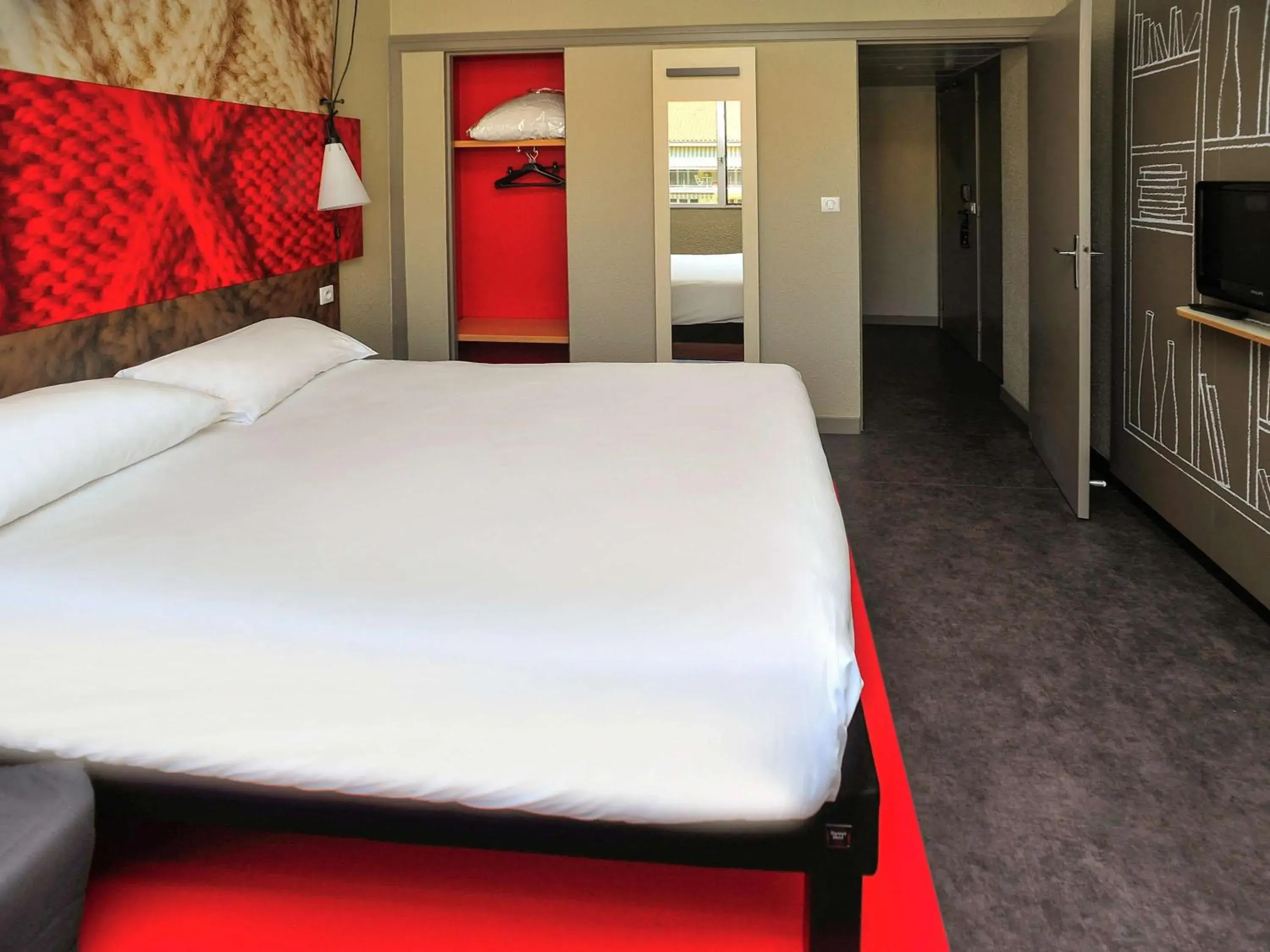 Bedroom, Bed in ibis Lyon Centre Bedroom, Bed in ibis Lyon Centre