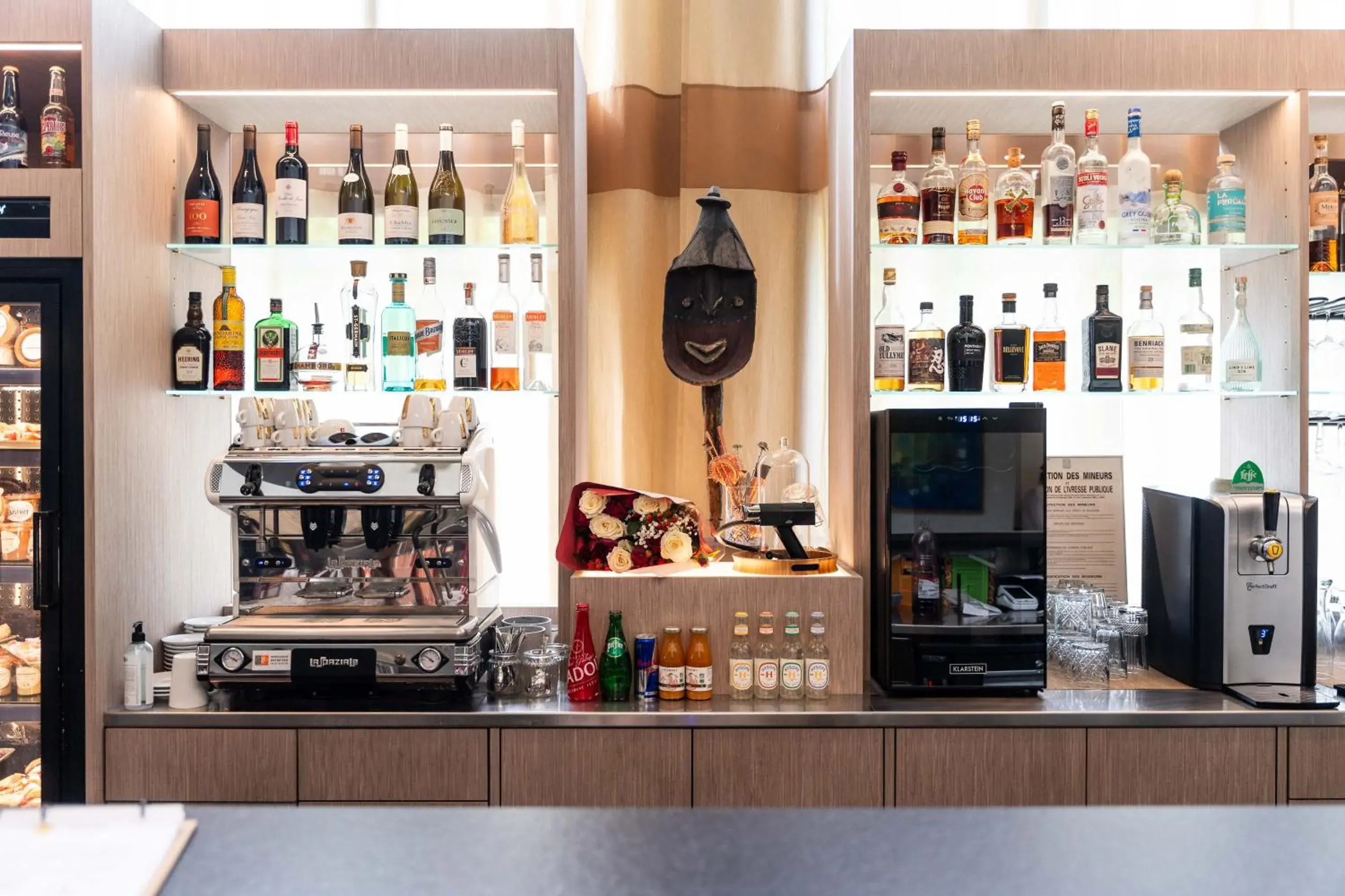 Lounge or bar in Best Western Premier Le Masq Hotel Lounge or bar in Best Western Premier Le Masq Hotel