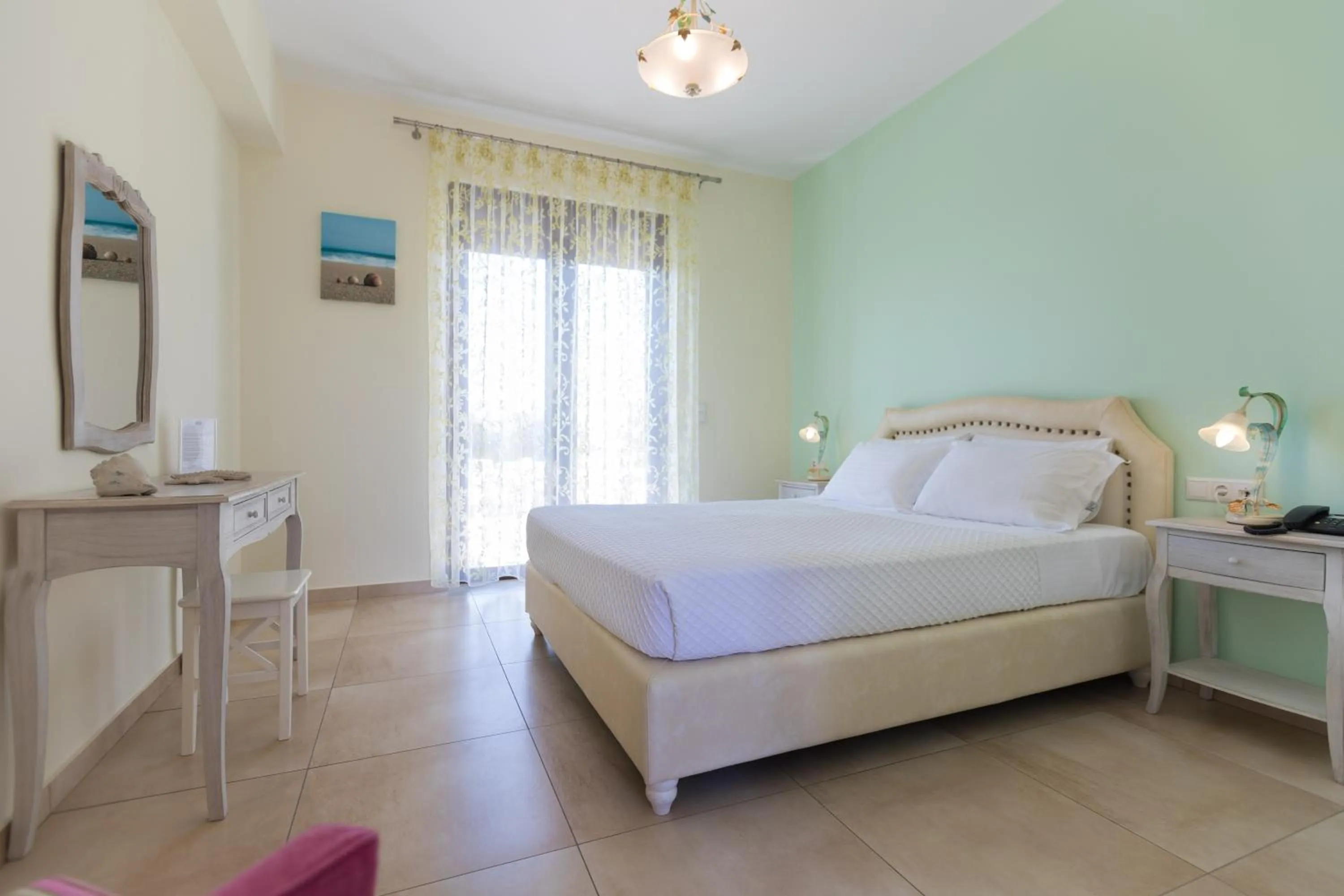 Photo of the whole room, Bed in Elafonisos Resort