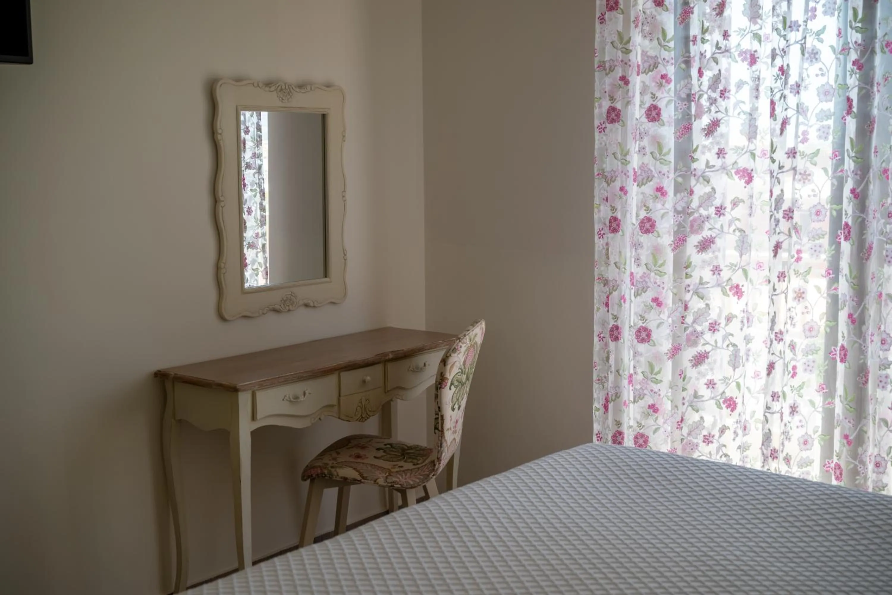 Property building, Bed in Elafonisos Resort