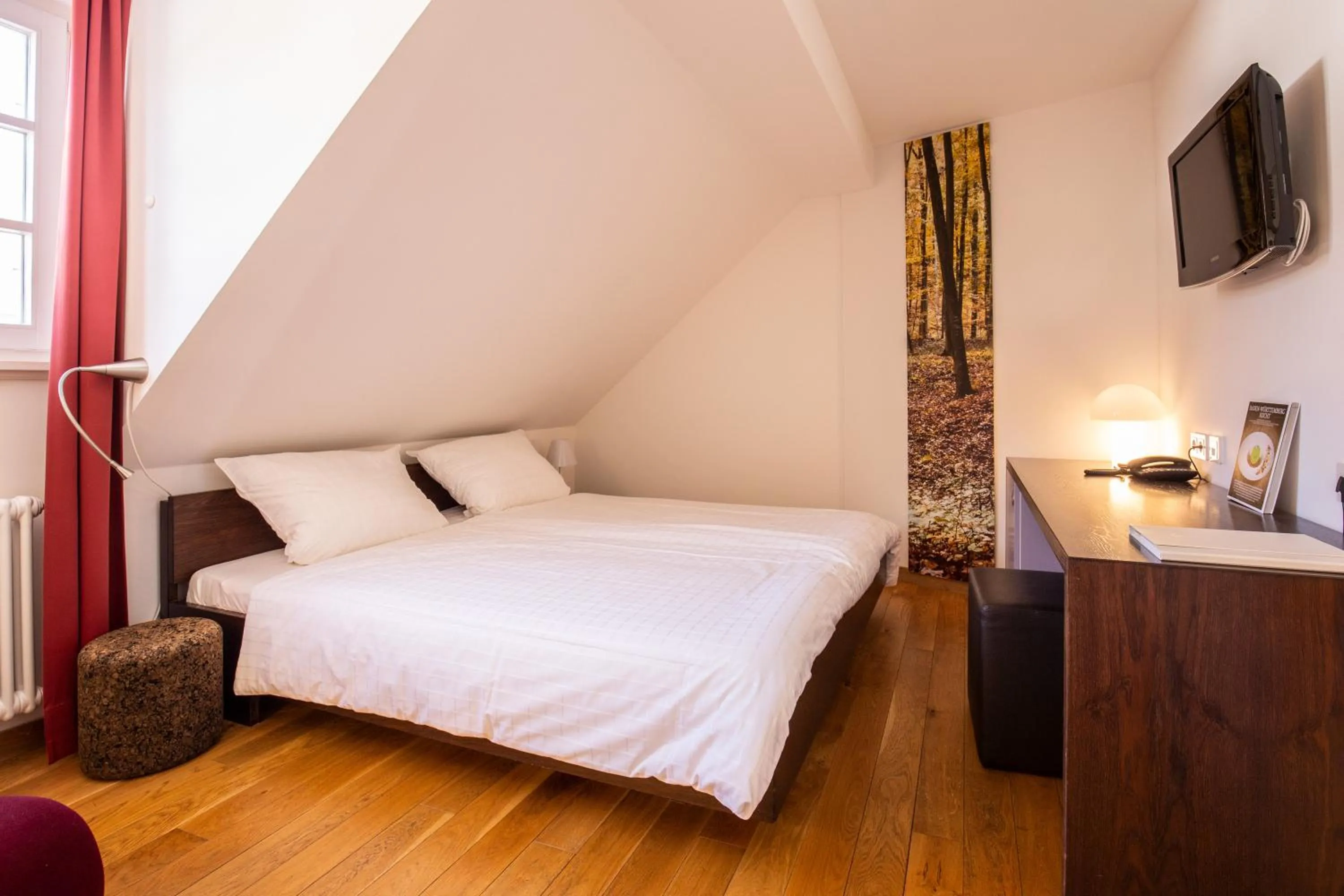 Photo of the whole room, Bed in Traube Blansingen