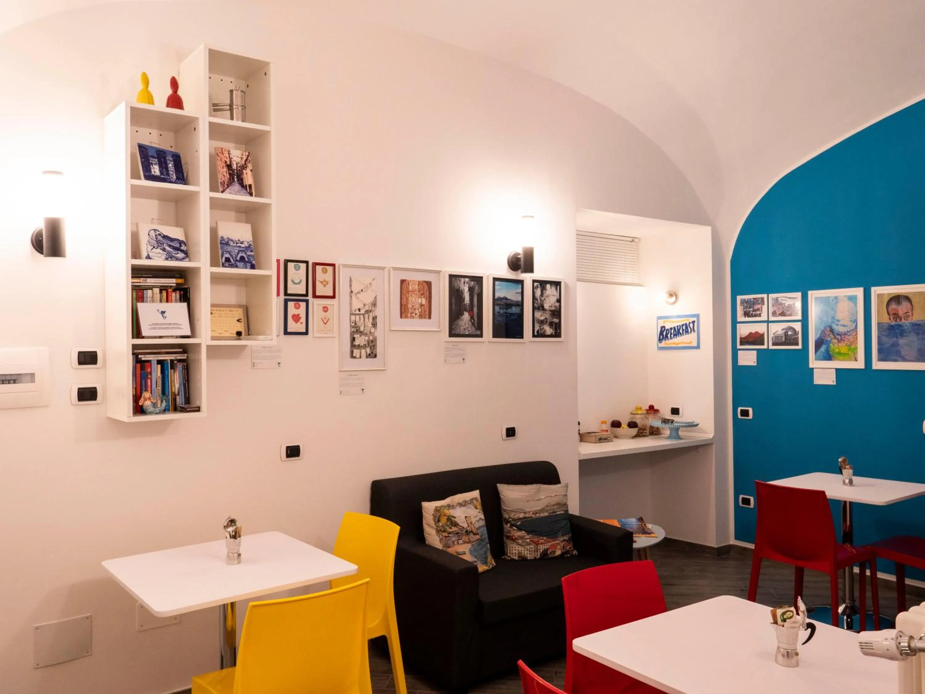 Communal lounge/ TV room in B&B Cosmoneapolitan