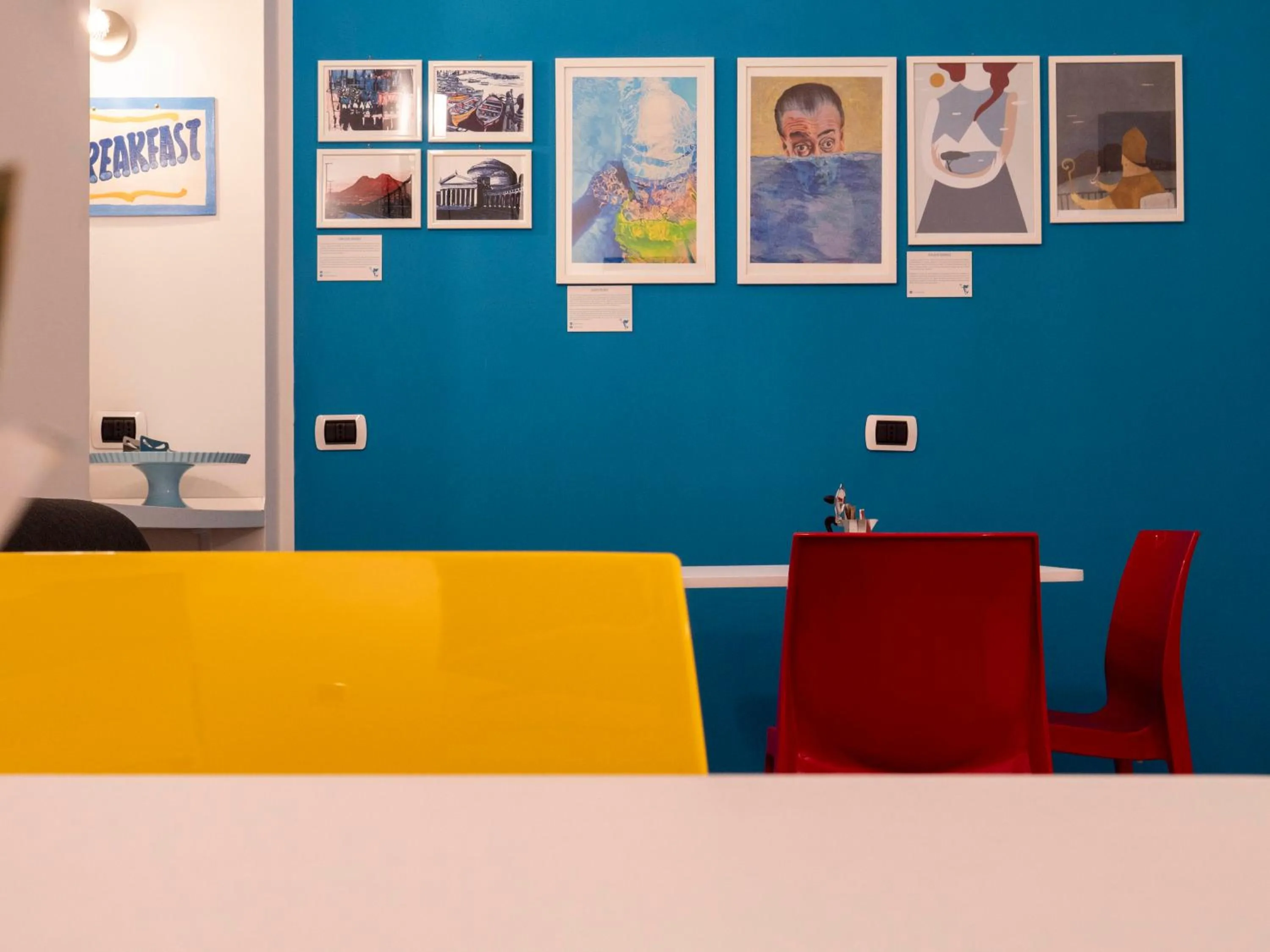 Communal lounge/ TV room in B&B Cosmoneapolitan