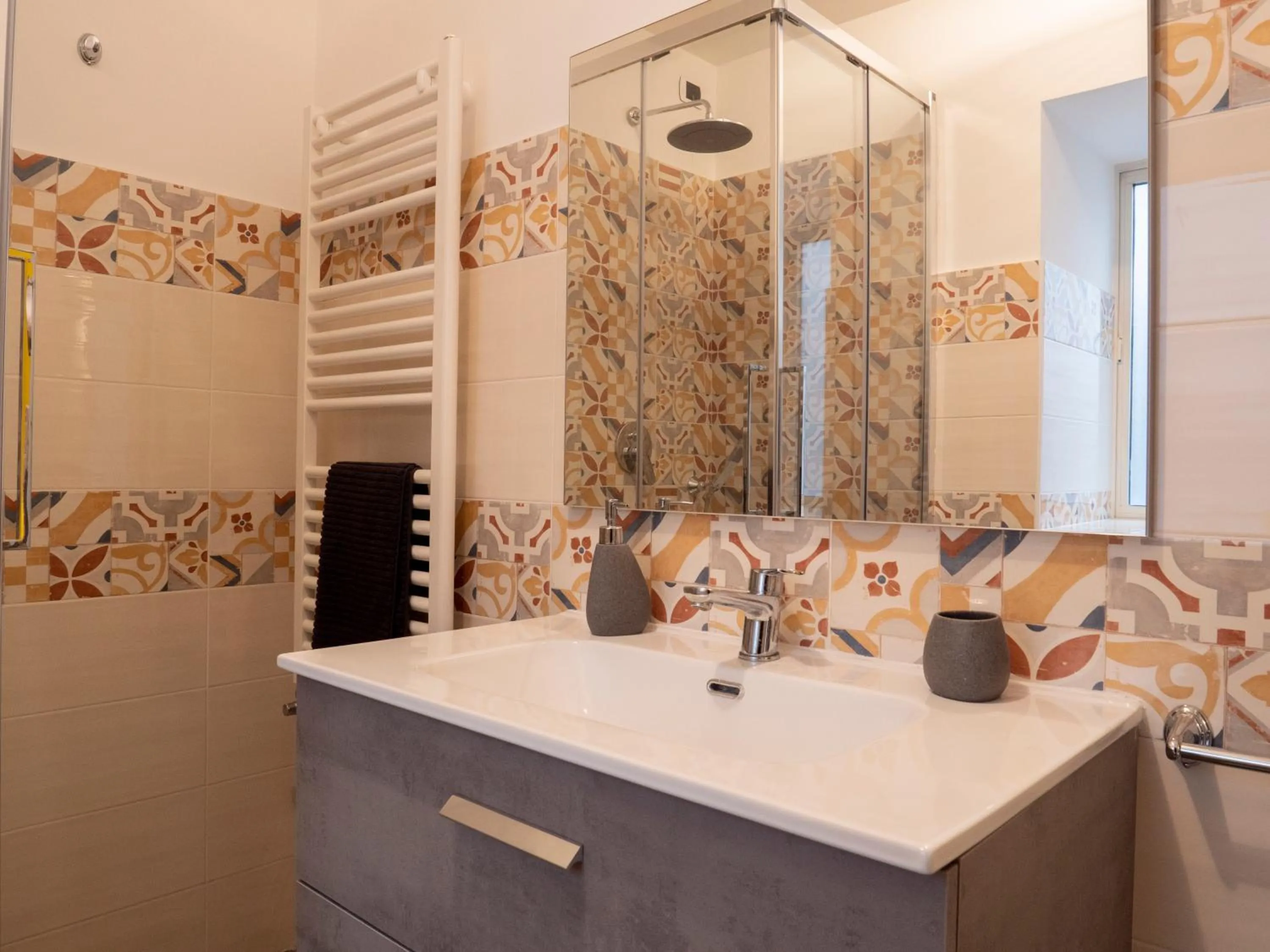 Shower in B&B Cosmoneapolitan