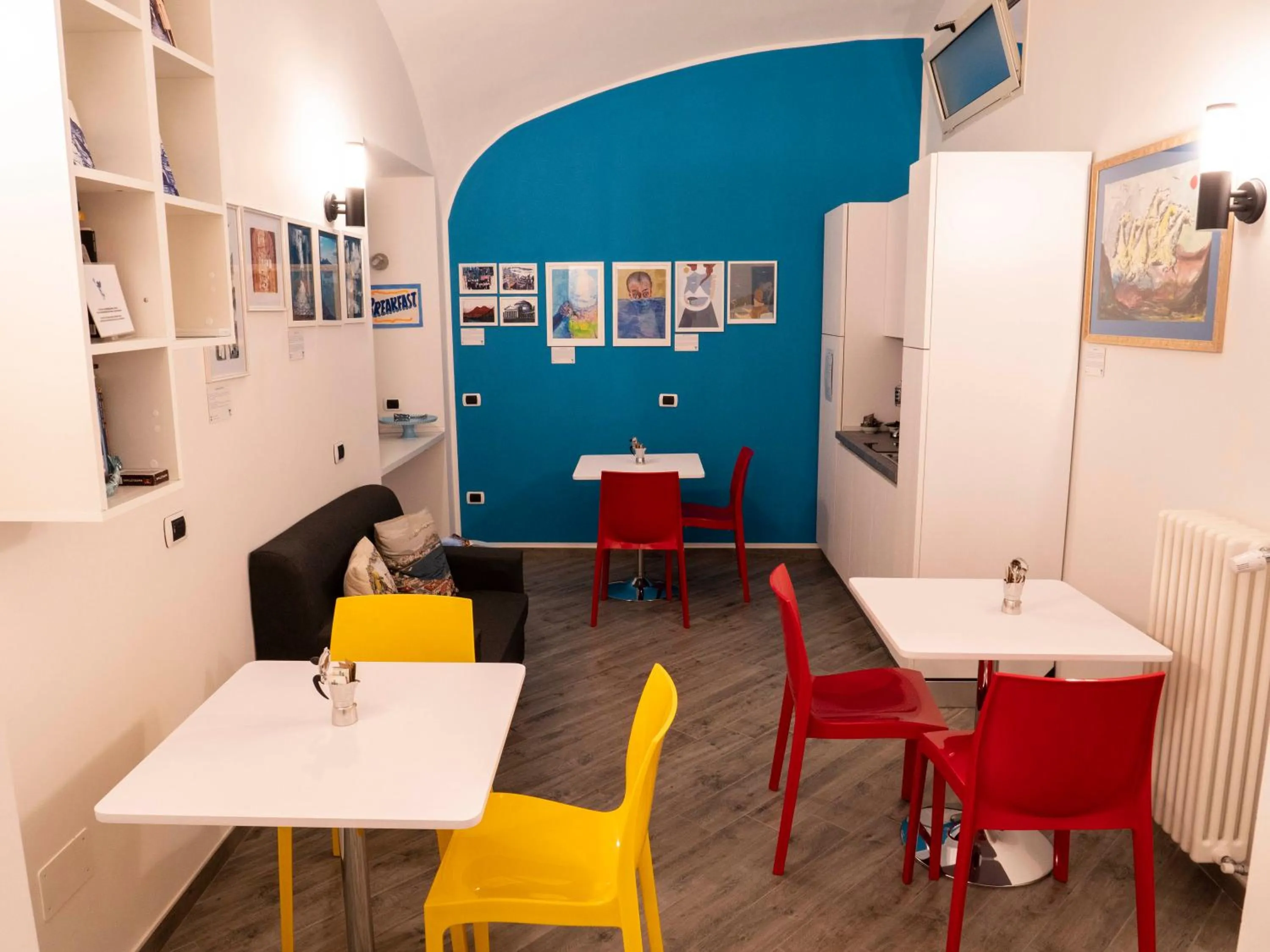 Communal lounge/ TV room in B&B Cosmoneapolitan