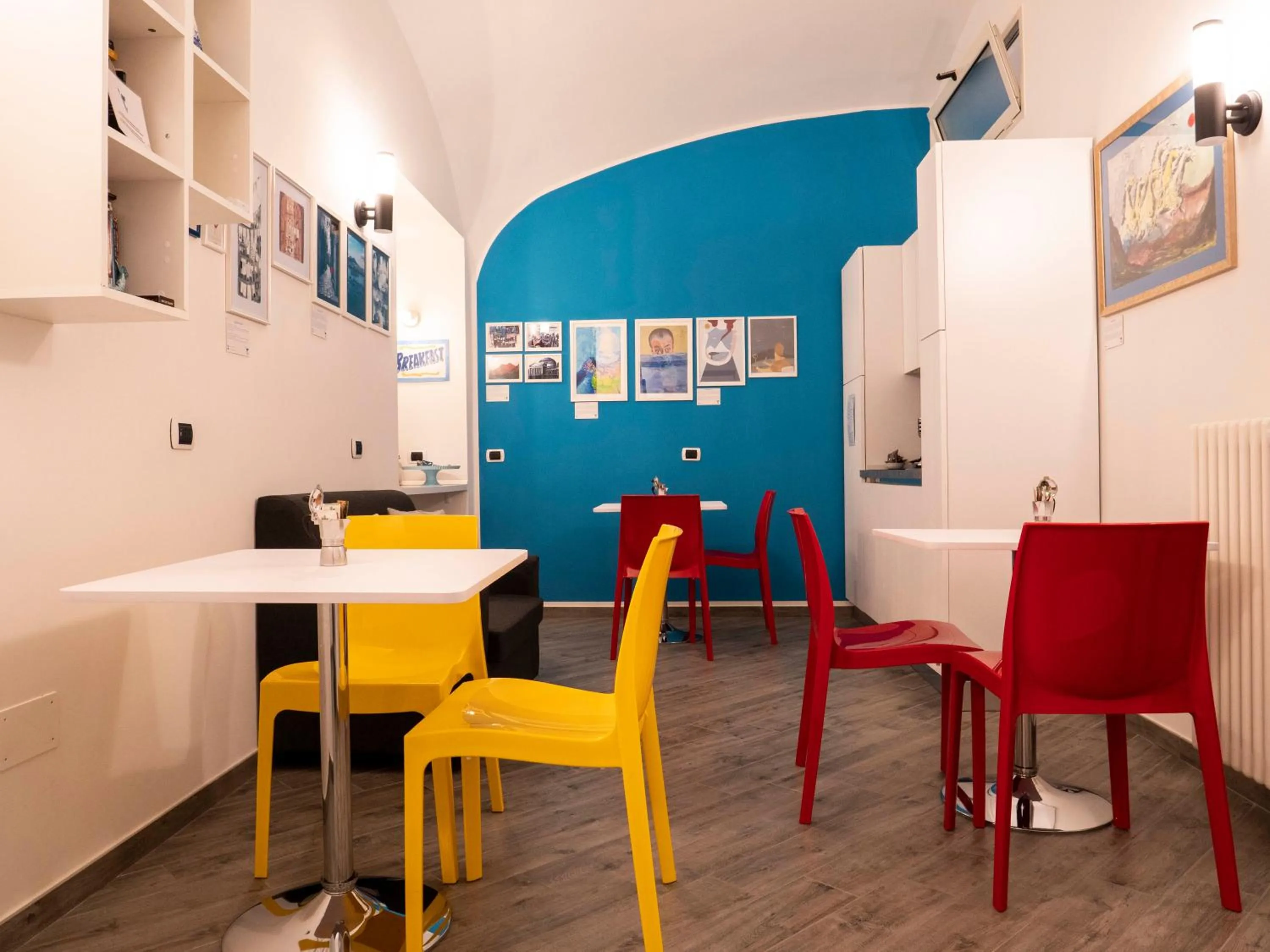 Communal lounge/ TV room in B&B Cosmoneapolitan