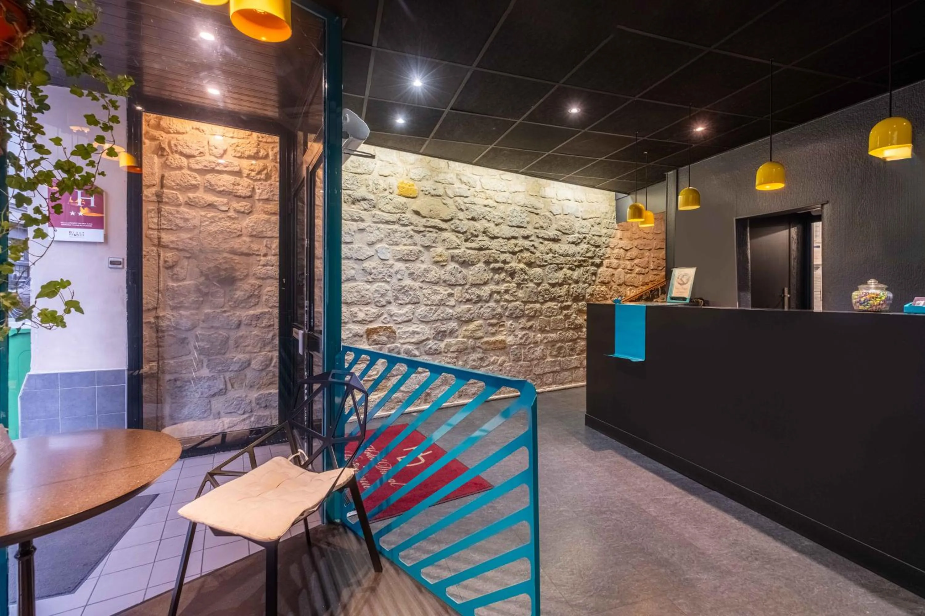 Facade/entrance in Hotel Daval