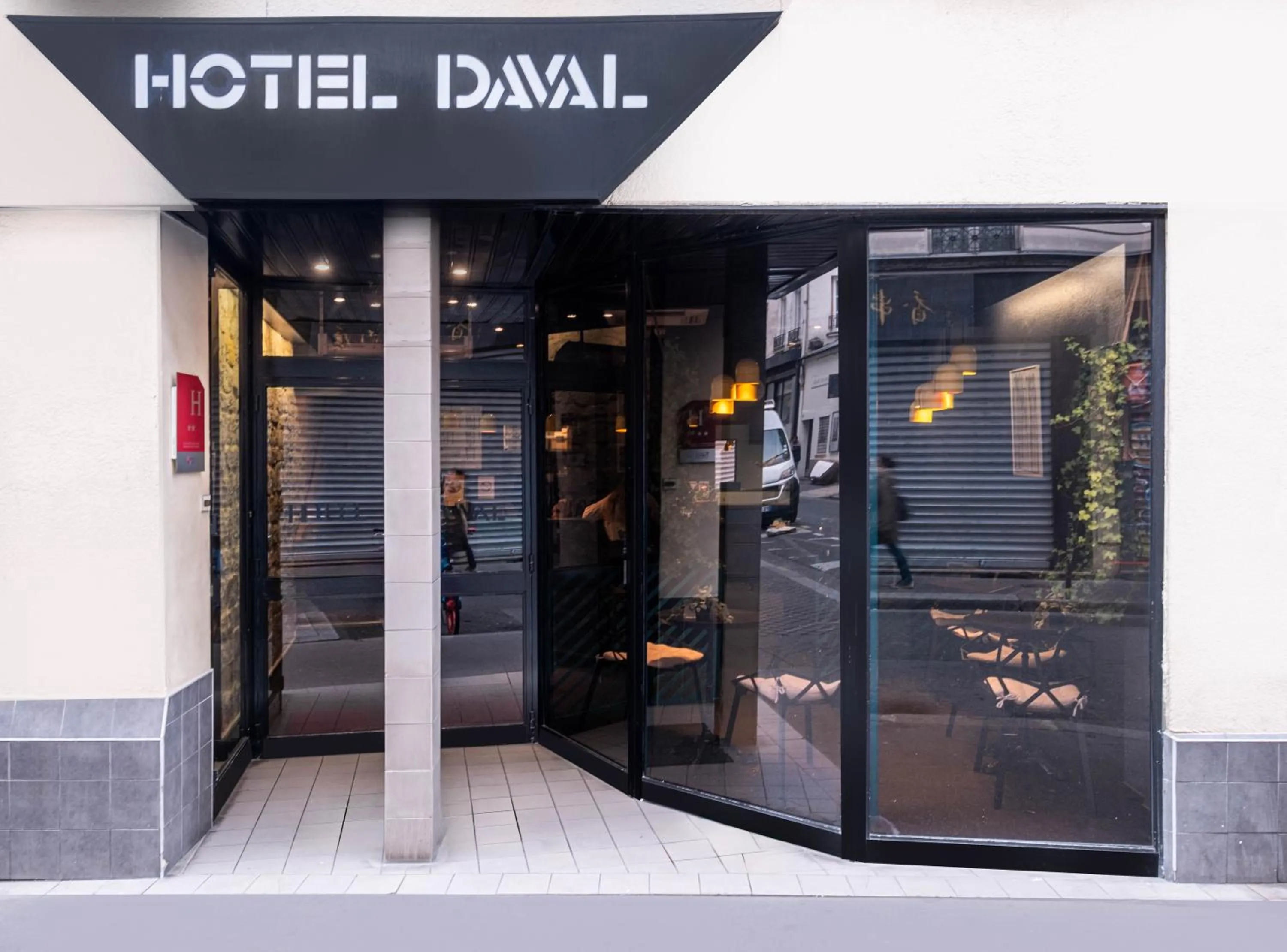 Facade/entrance in Hotel Daval