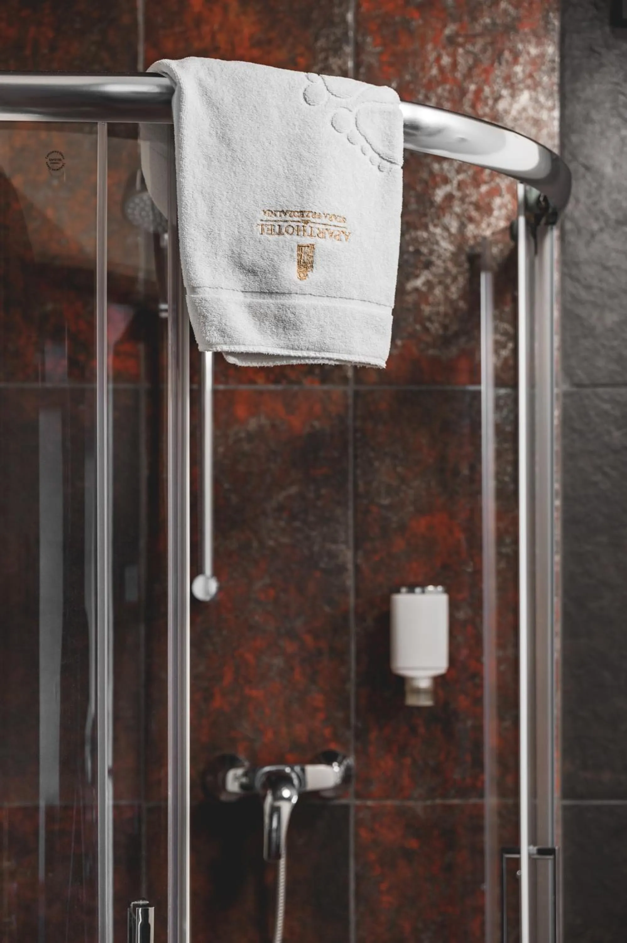 Shower in Aparthotel Stara Przędzalnia