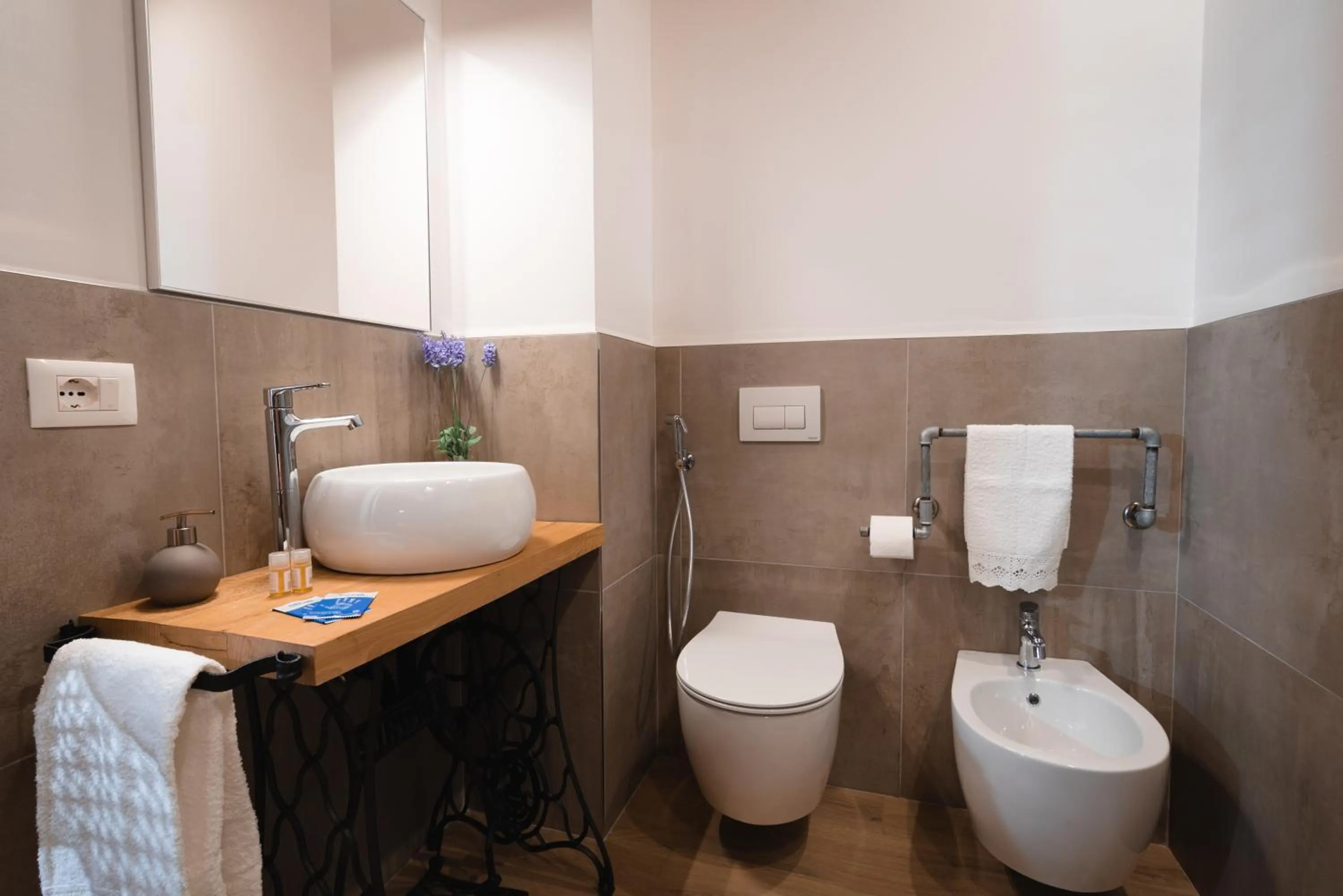 Toilet in Alla Vecchia Contrada B&B