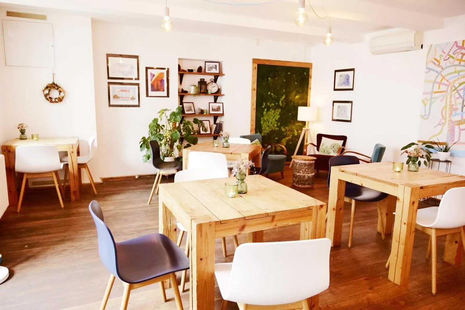 Lounge or bar in Schöndorf Hostel - virtual reception