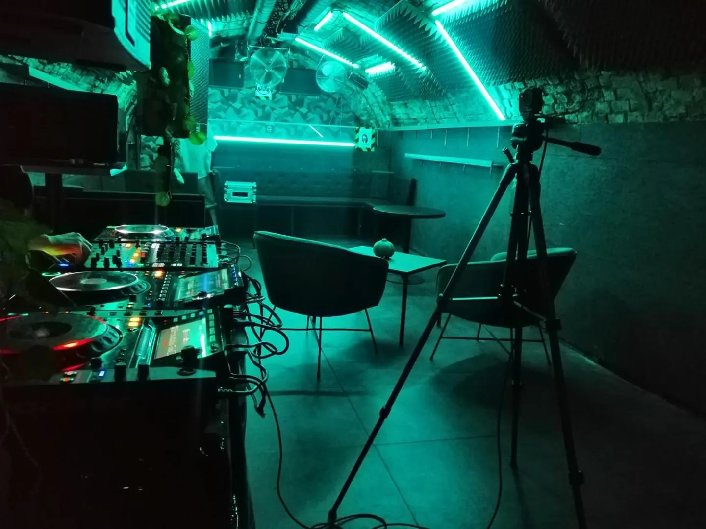 Nightclub / DJ in Schöndorf Hostel - virtual reception