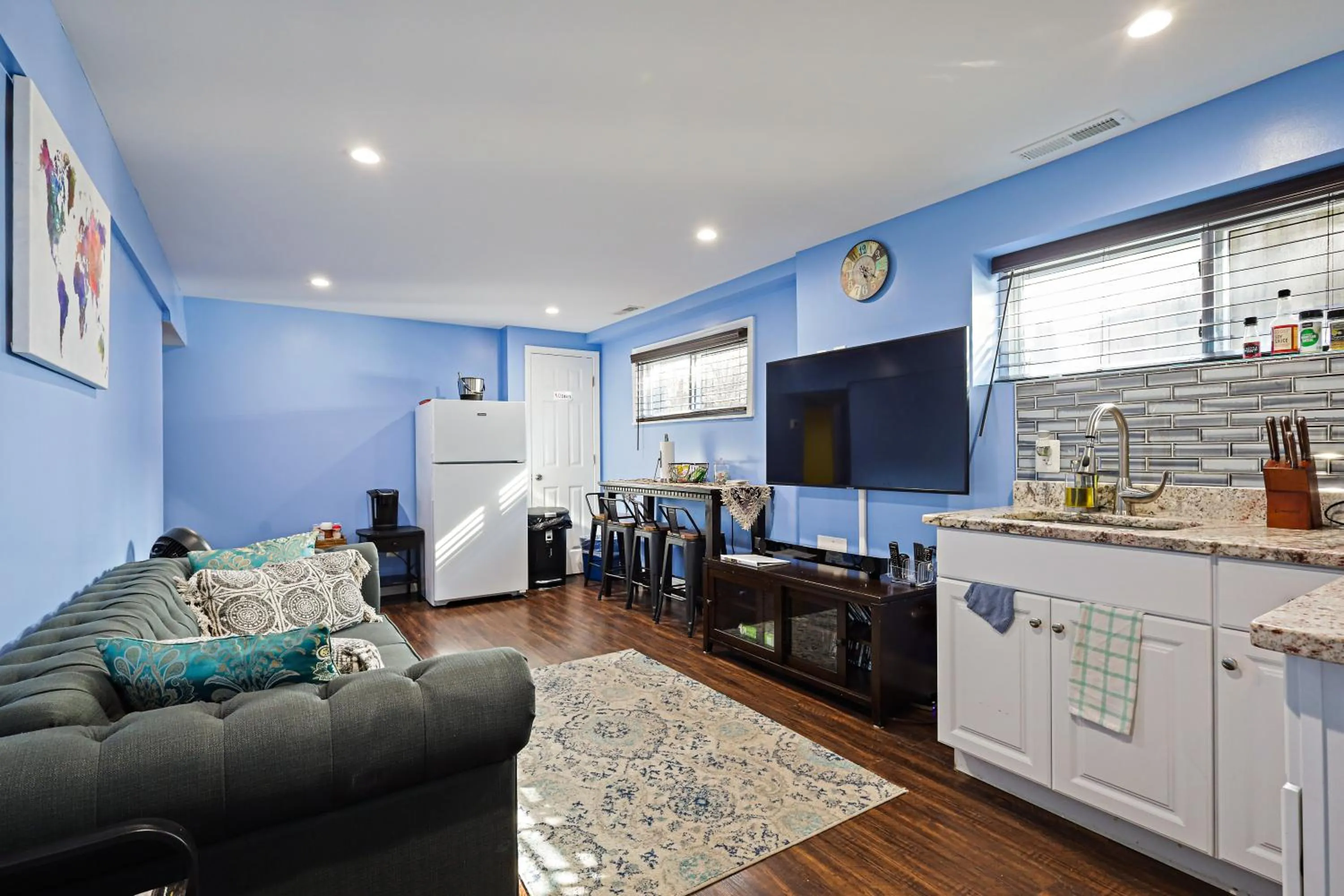 Beautiful 2 bedroom 1 bath Unit