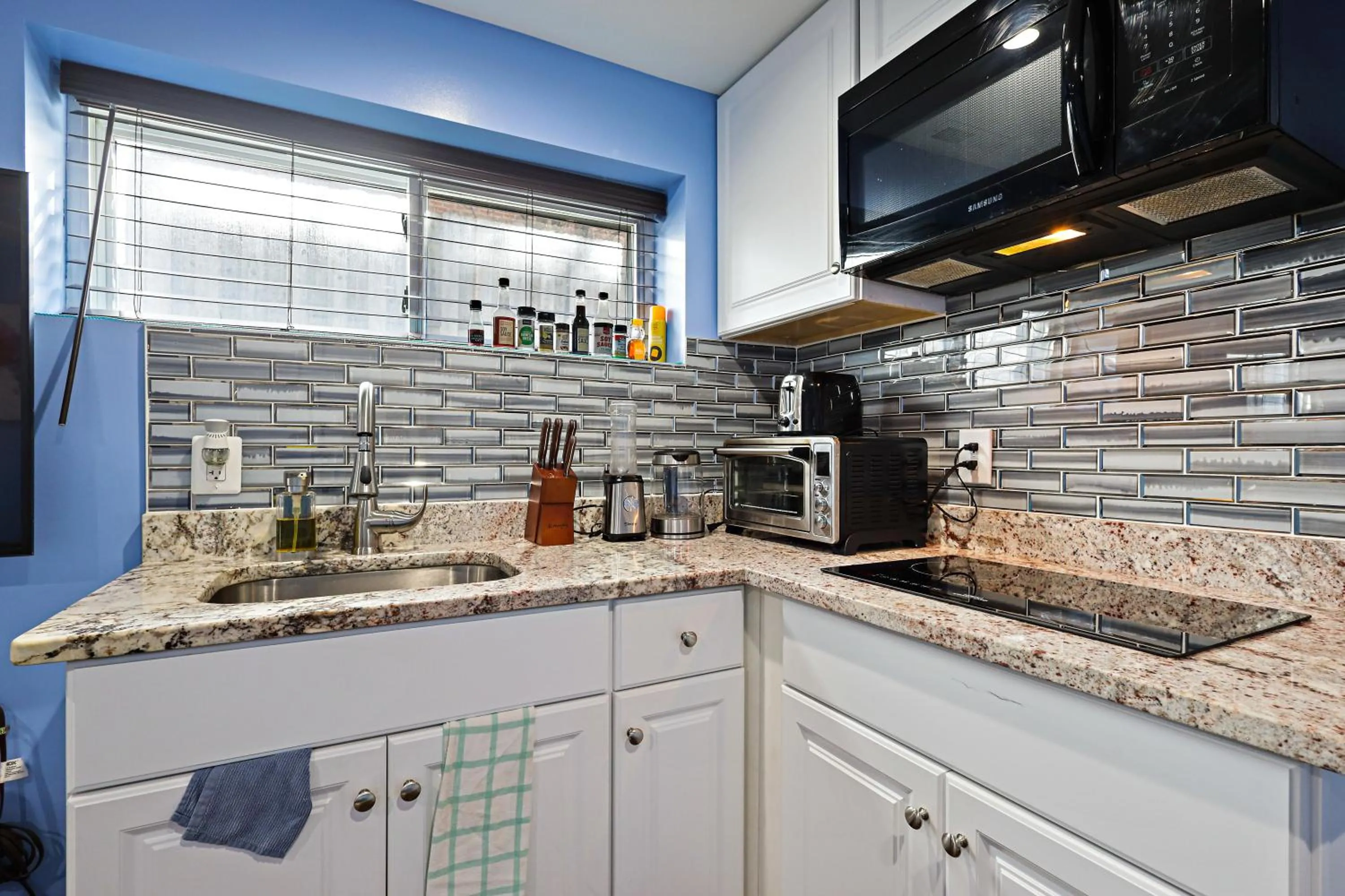 Kitchen or kitchenette in Beautiful 2 bedroom 1 bath Unit