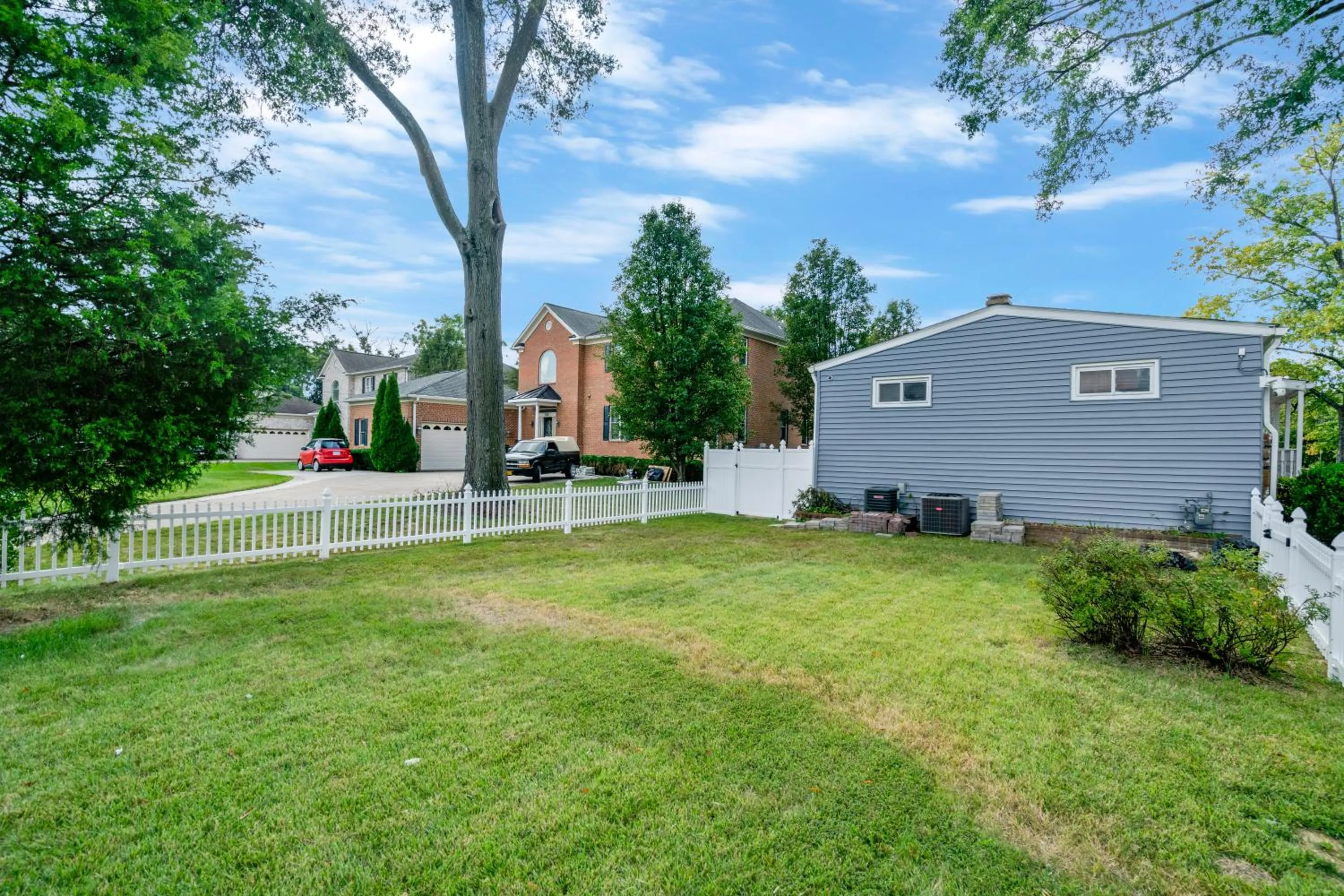 Property building in Beautiful 2 bedroom 1 bath Unit