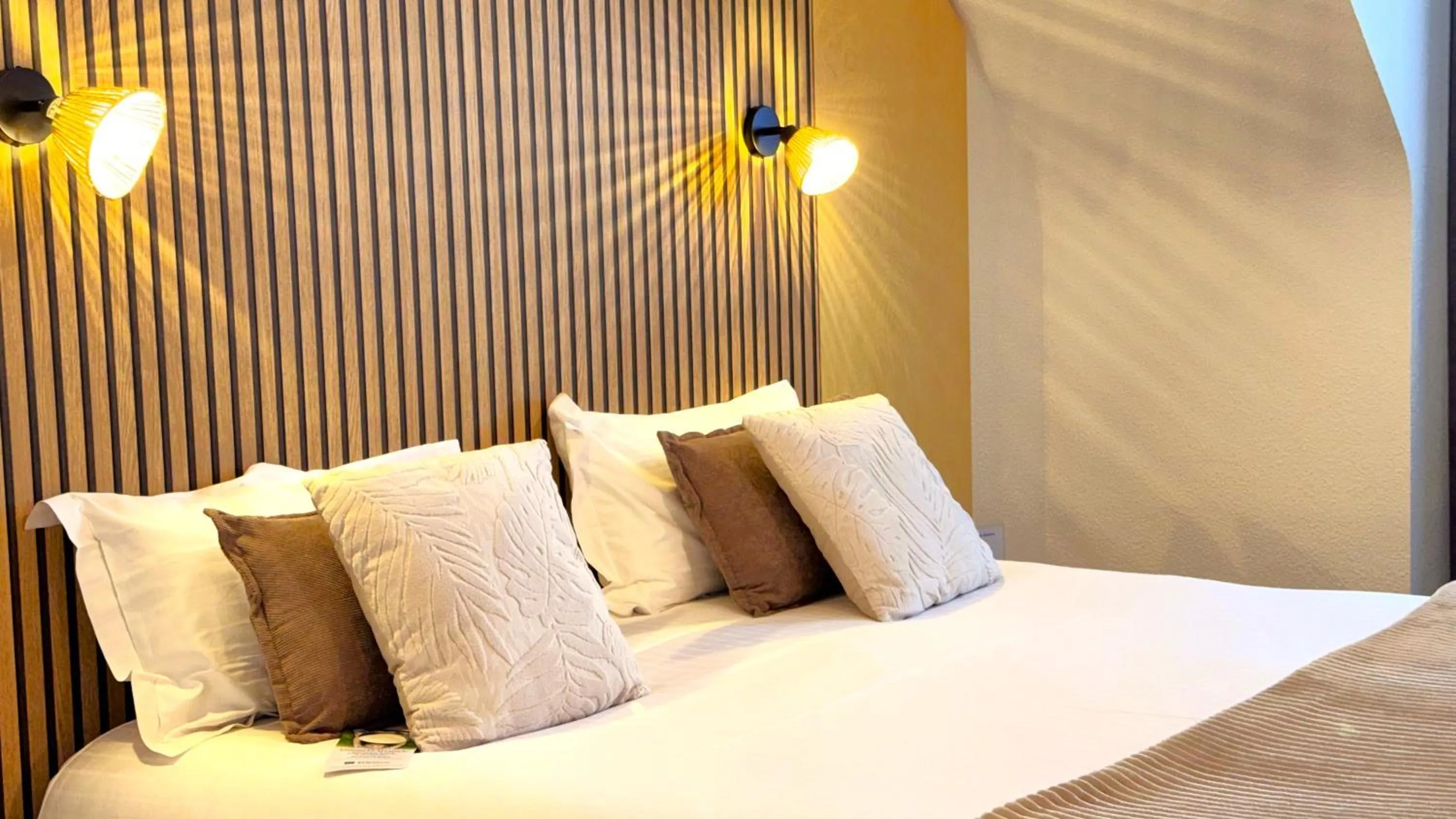 Bed in Best Western Le Vinci Loire Valley