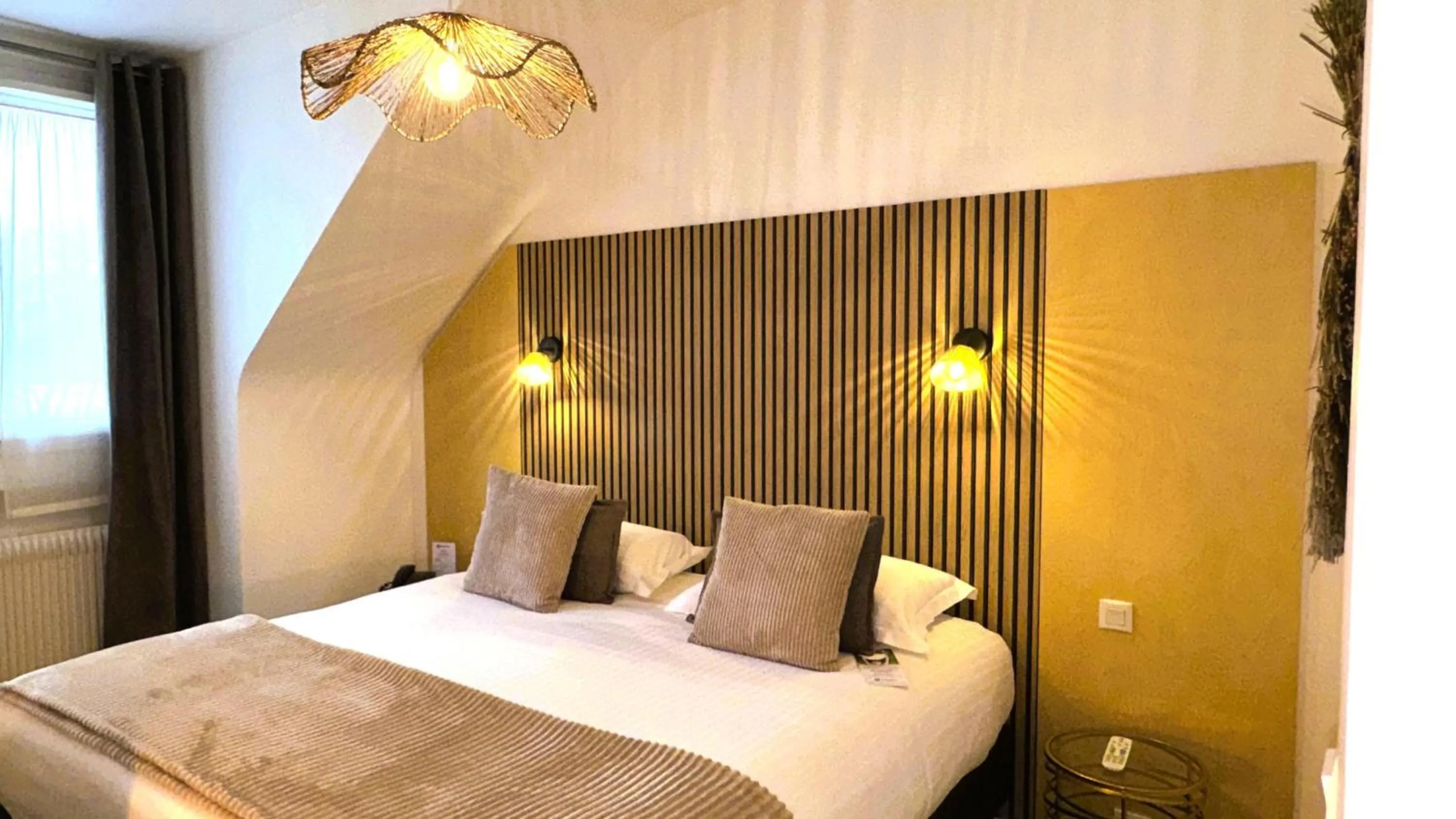 Bedroom, Bed in Best Western Le Vinci Loire Valley