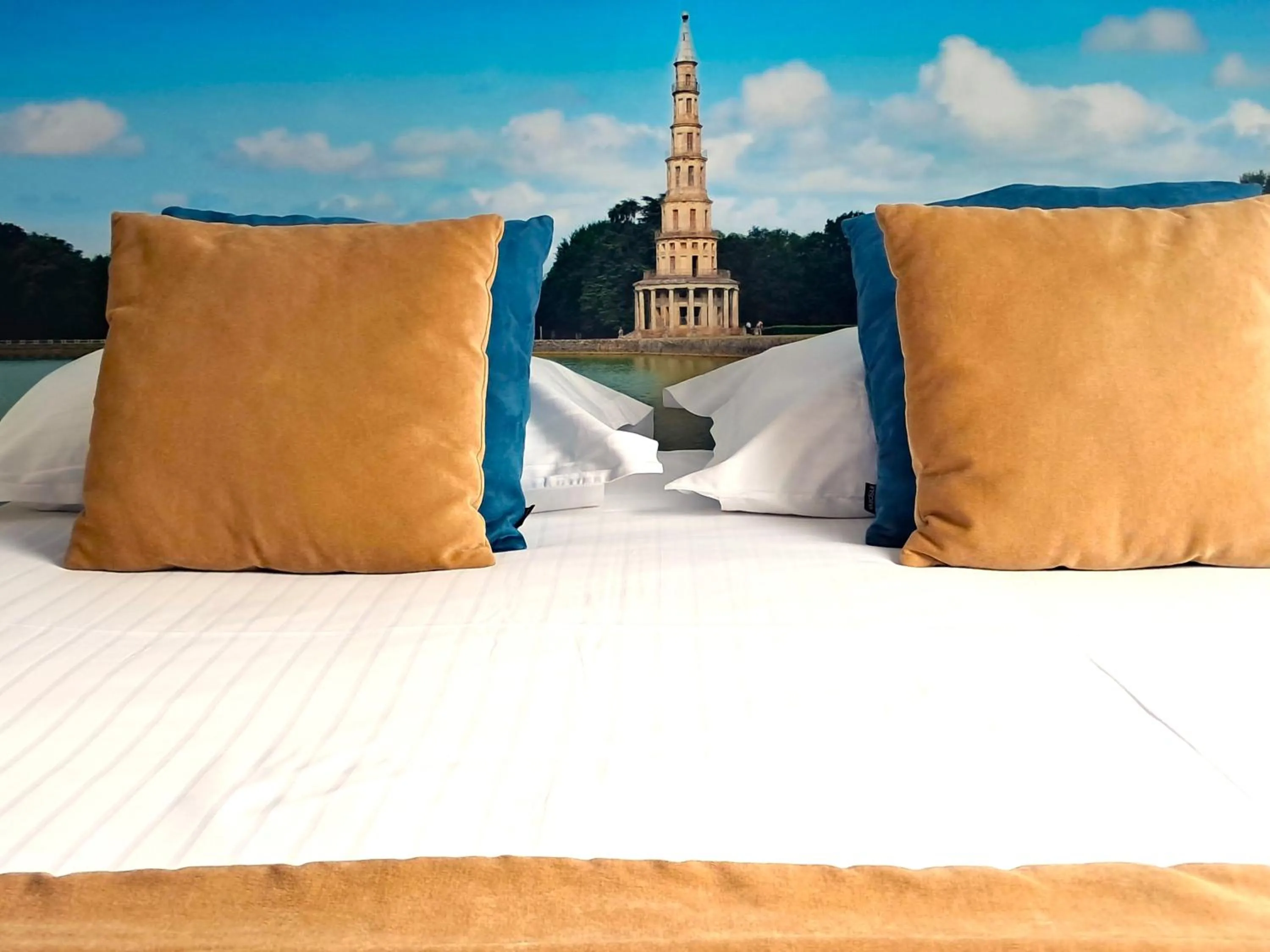 Bed in Best Western Le Vinci Loire Valley