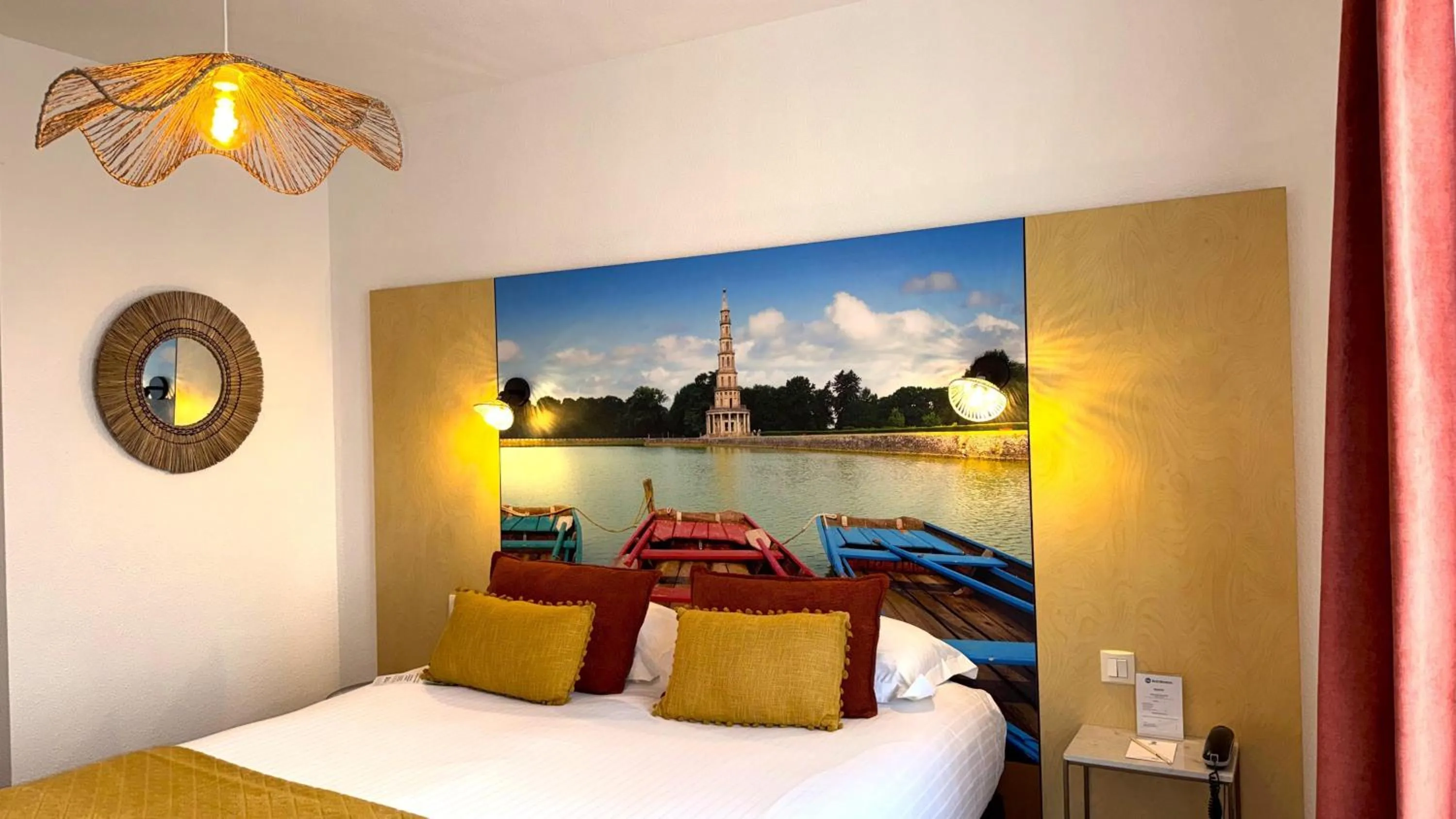 Bedroom, Bed in Best Western Le Vinci Loire Valley