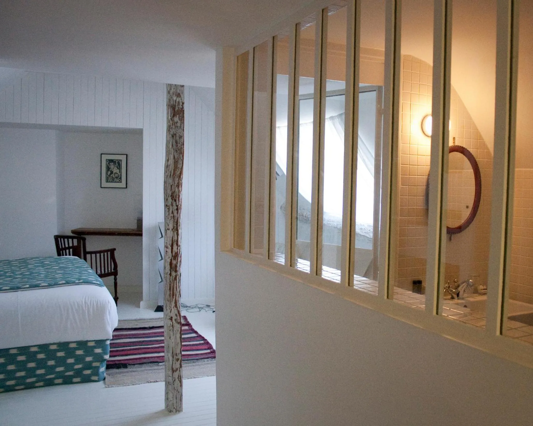 Photo of the whole room, Bed in Hôtel du Temps Paris