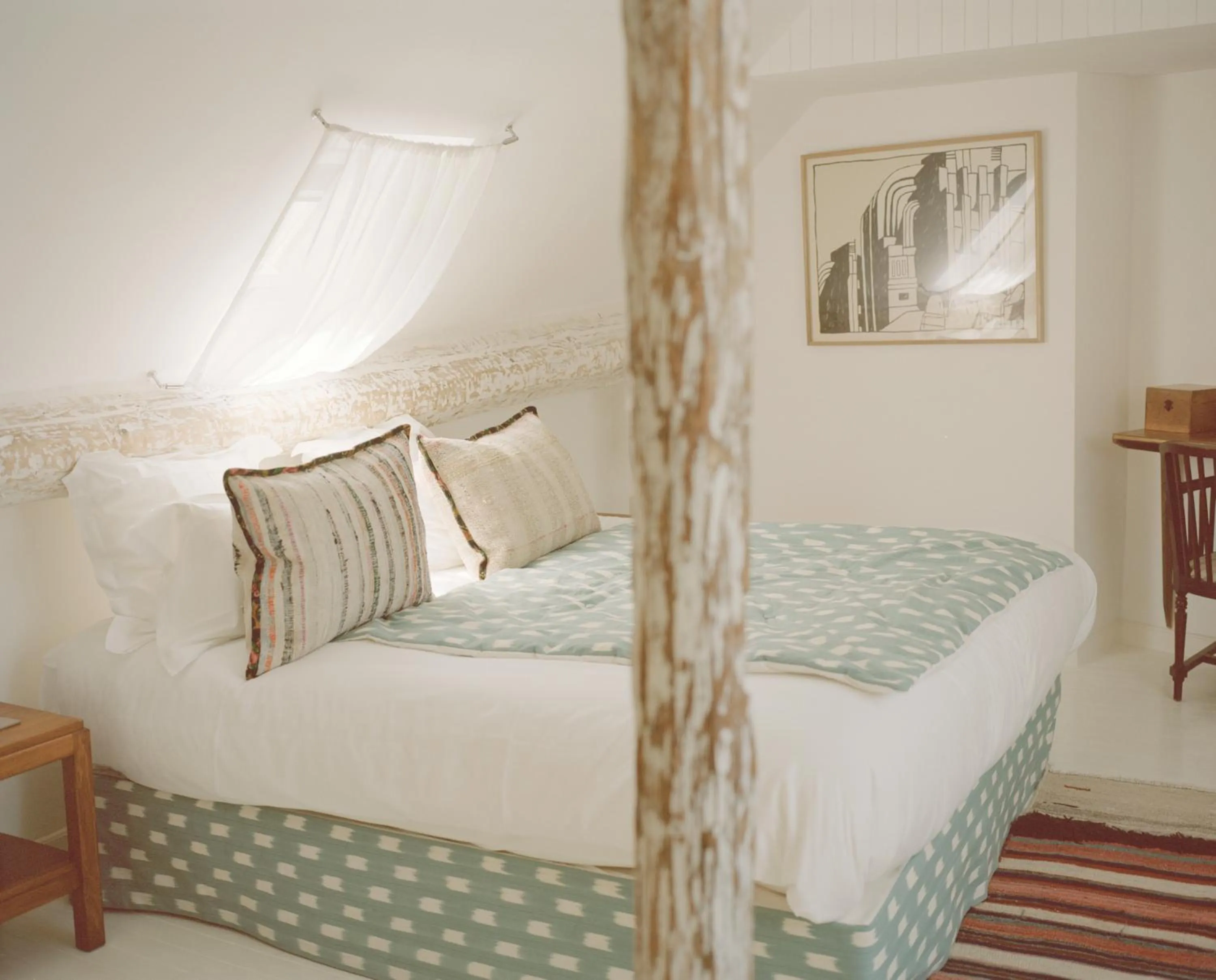 Photo of the whole room, Bed in Hôtel du Temps Paris