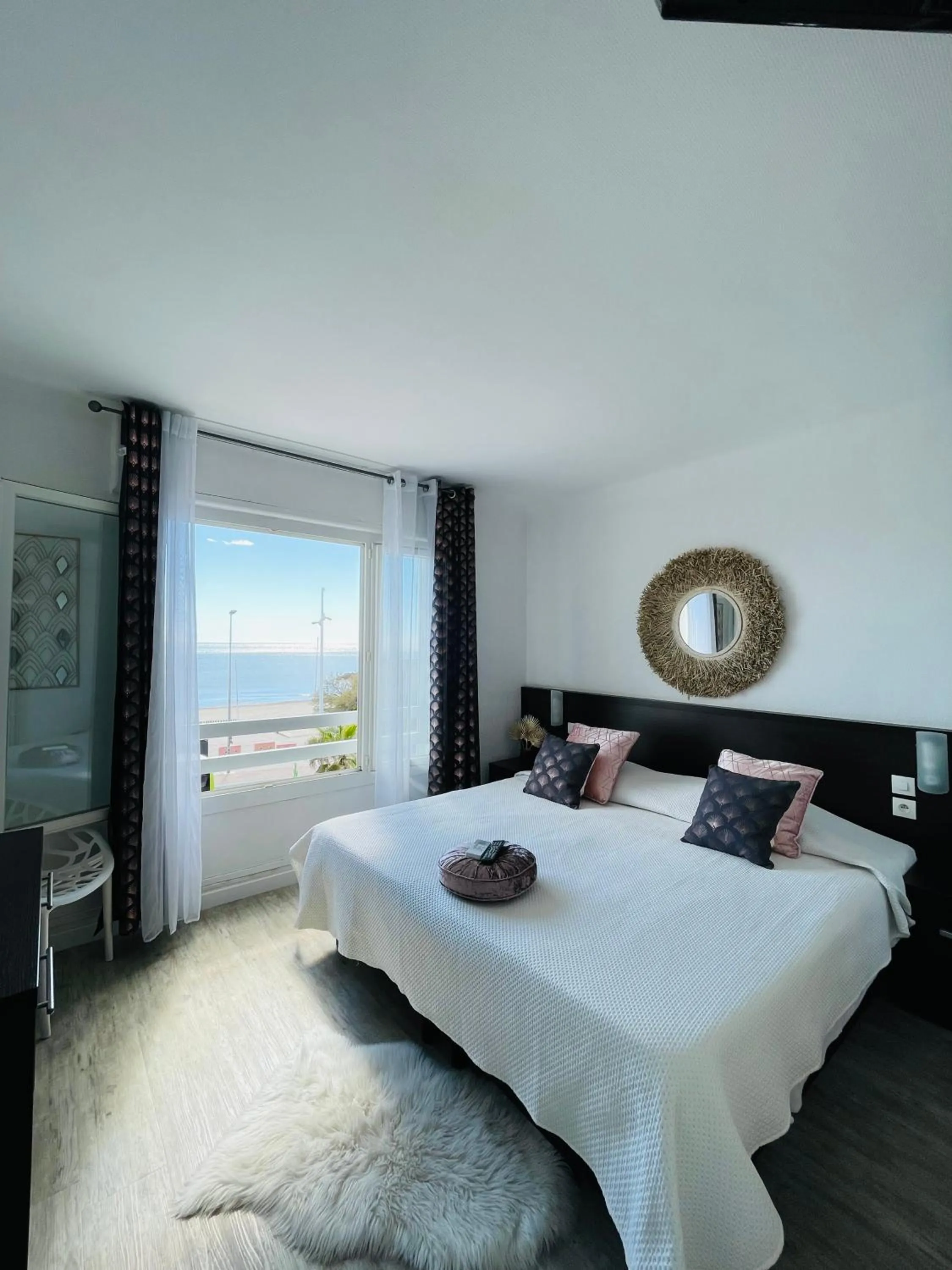 Bedroom, Bed in Le Grand Large Bord de Mer Hotel & Appartements