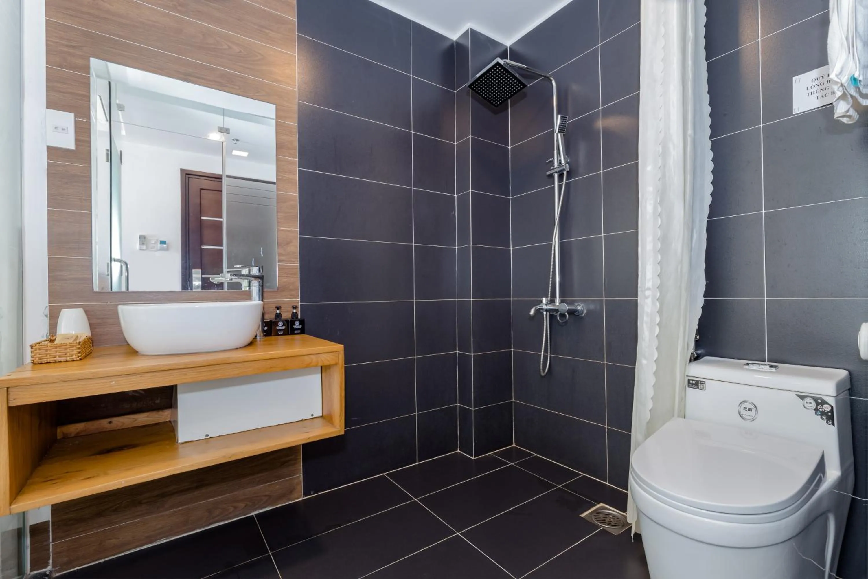 Bathroom in Smeraldo Hotel & Apartment