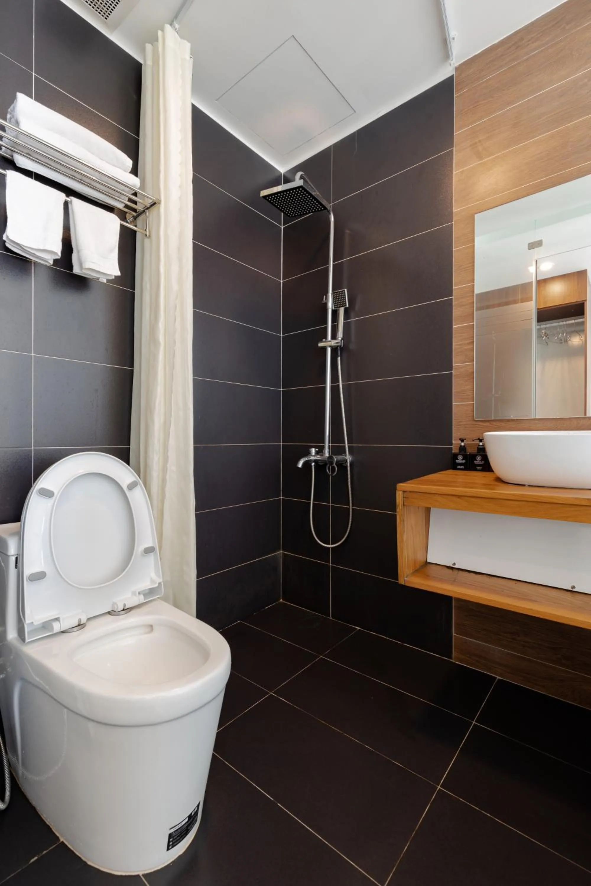Bathroom in Smeraldo Hotel & Apartment