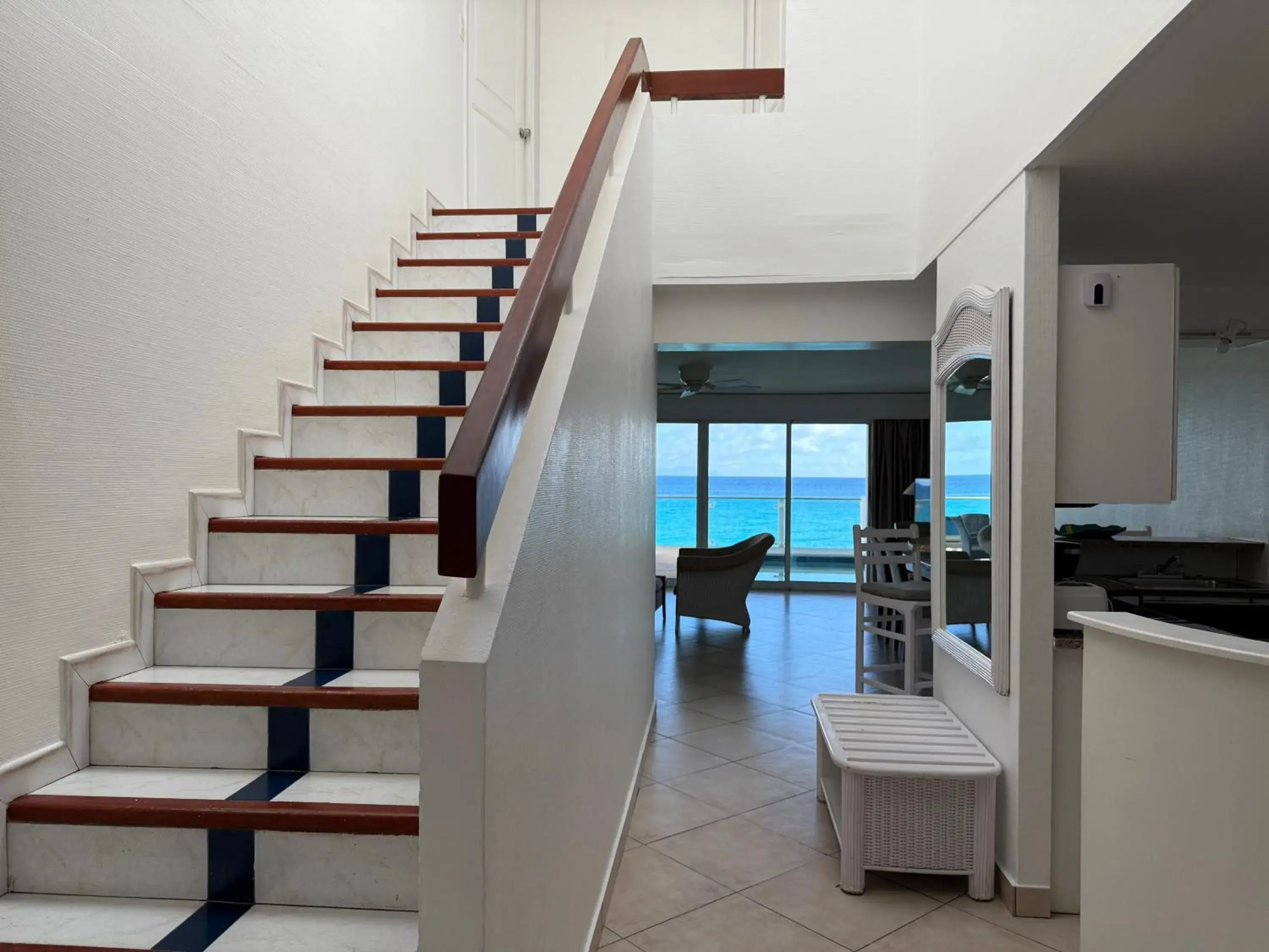 Facade/entrance in Sapphire Beach Club Resort Facade/entrance in Sapphire Beach Club Resort