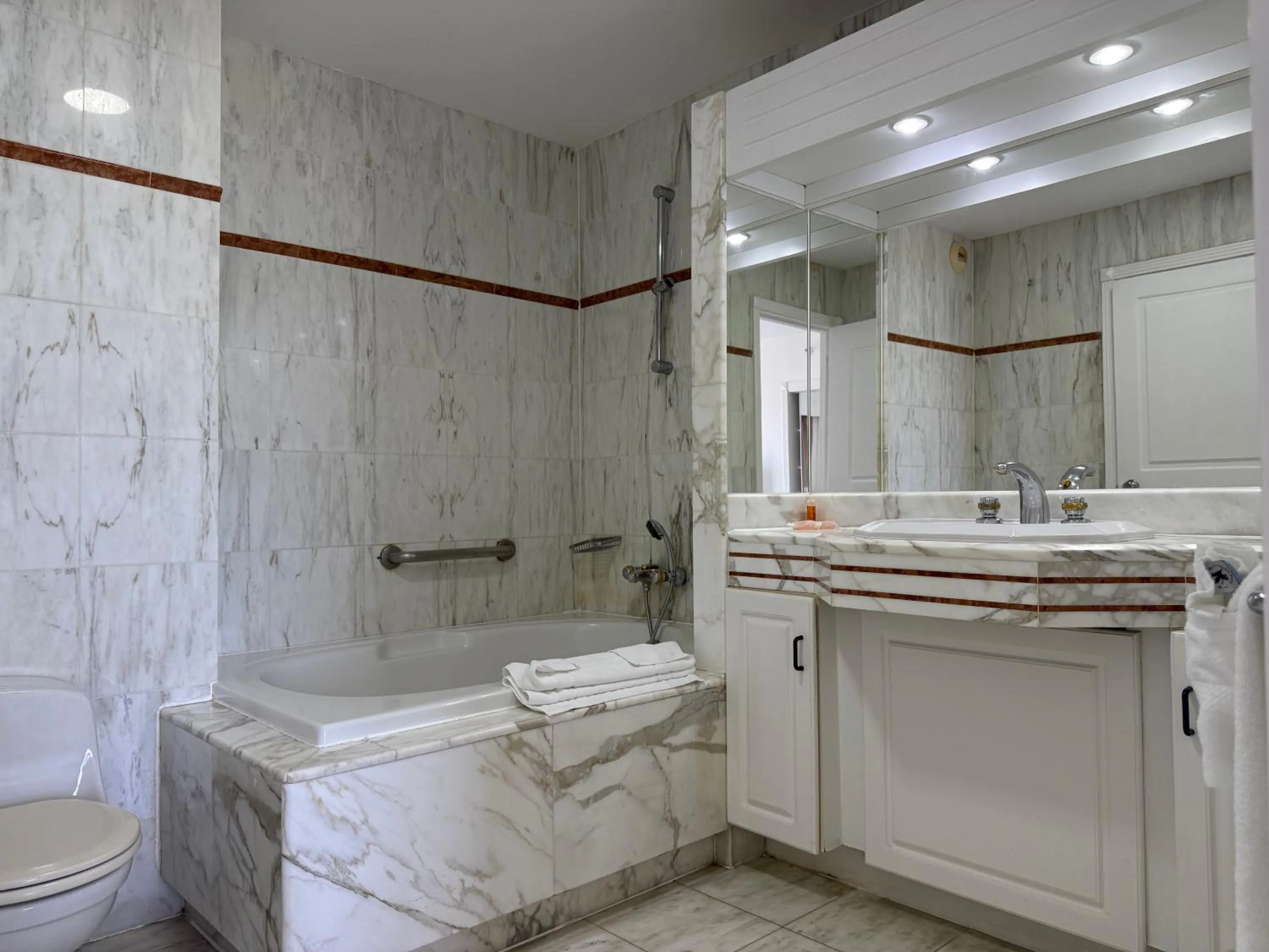 Bathroom in Sapphire Beach Club Resort