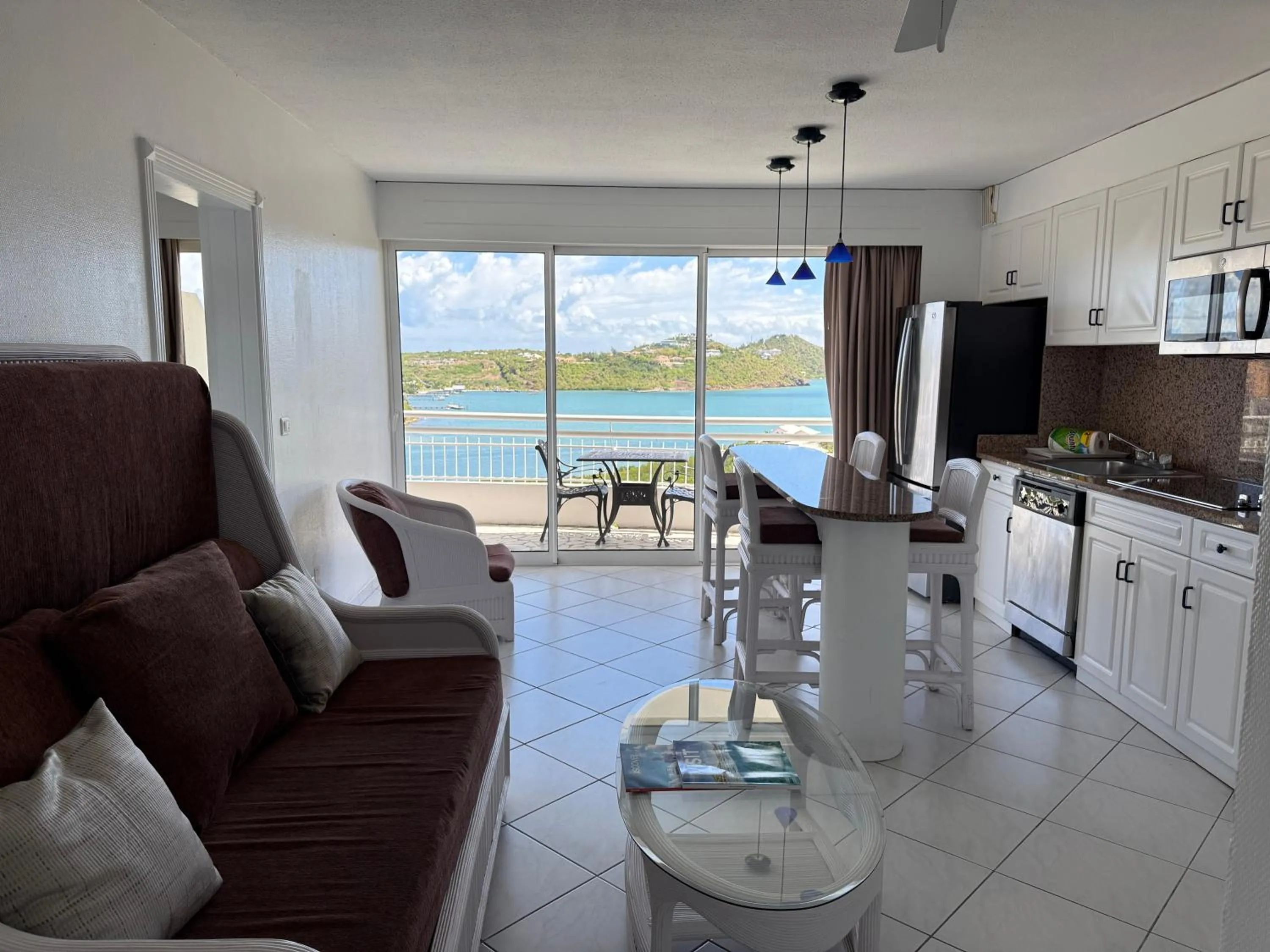 Living room in Sapphire Beach Club Resort