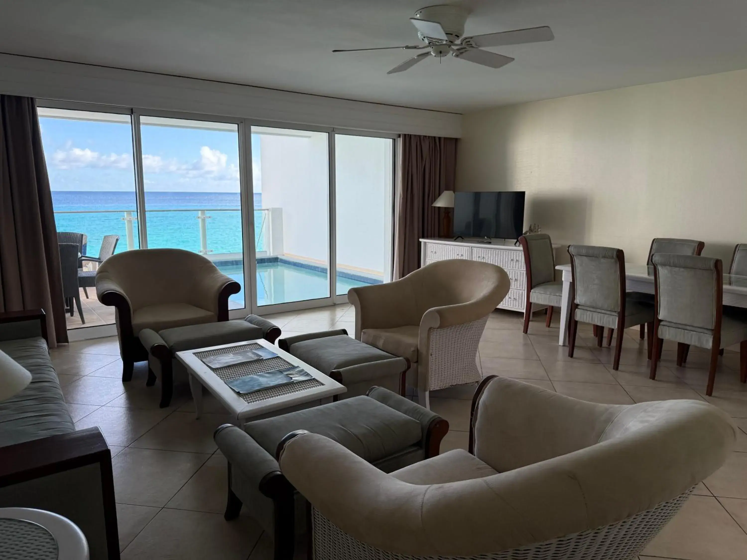 Living room in Sapphire Beach Club Resort Living room in Sapphire Beach Club Resort