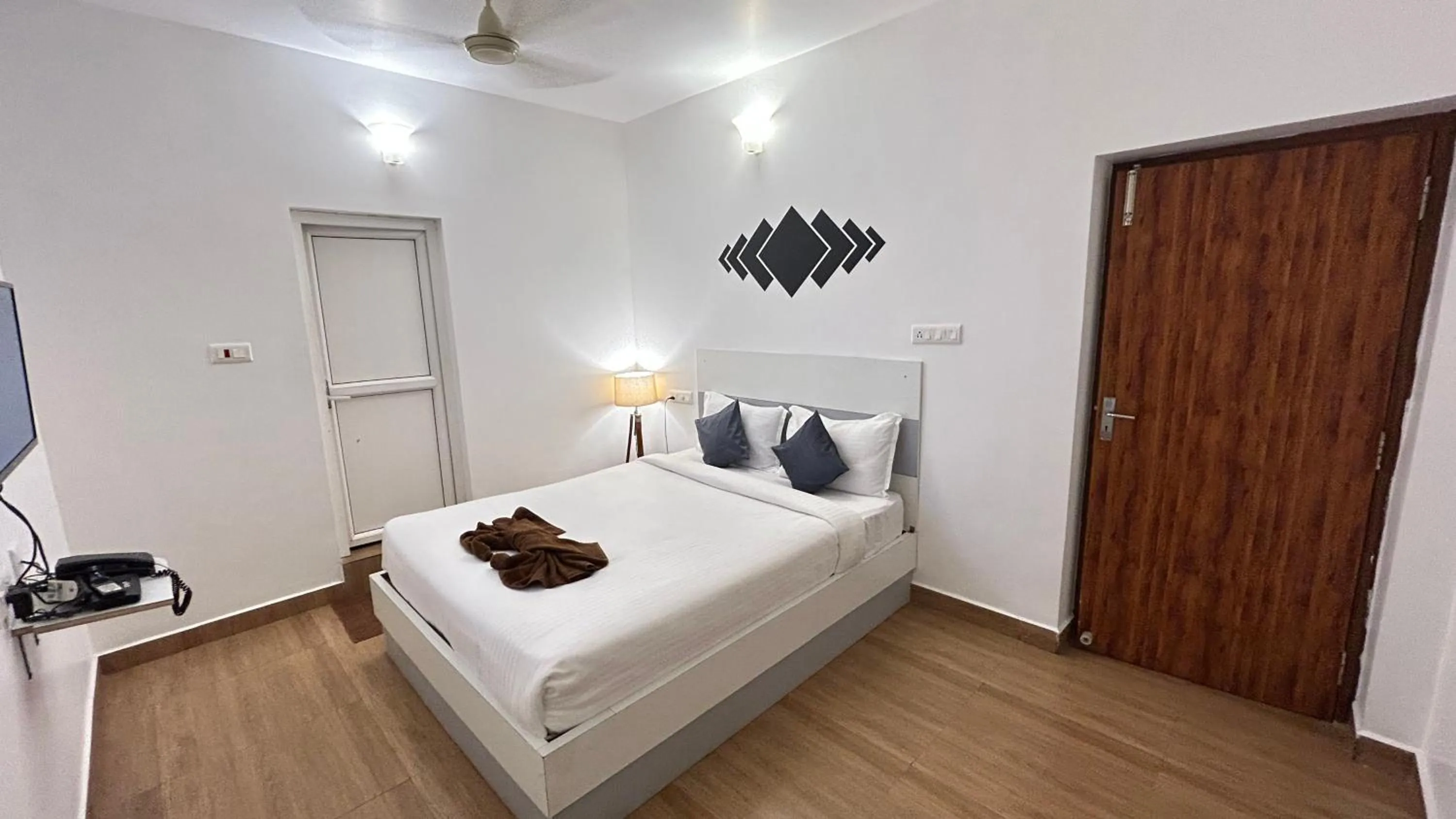 Bedroom, Bed in The Base Inn