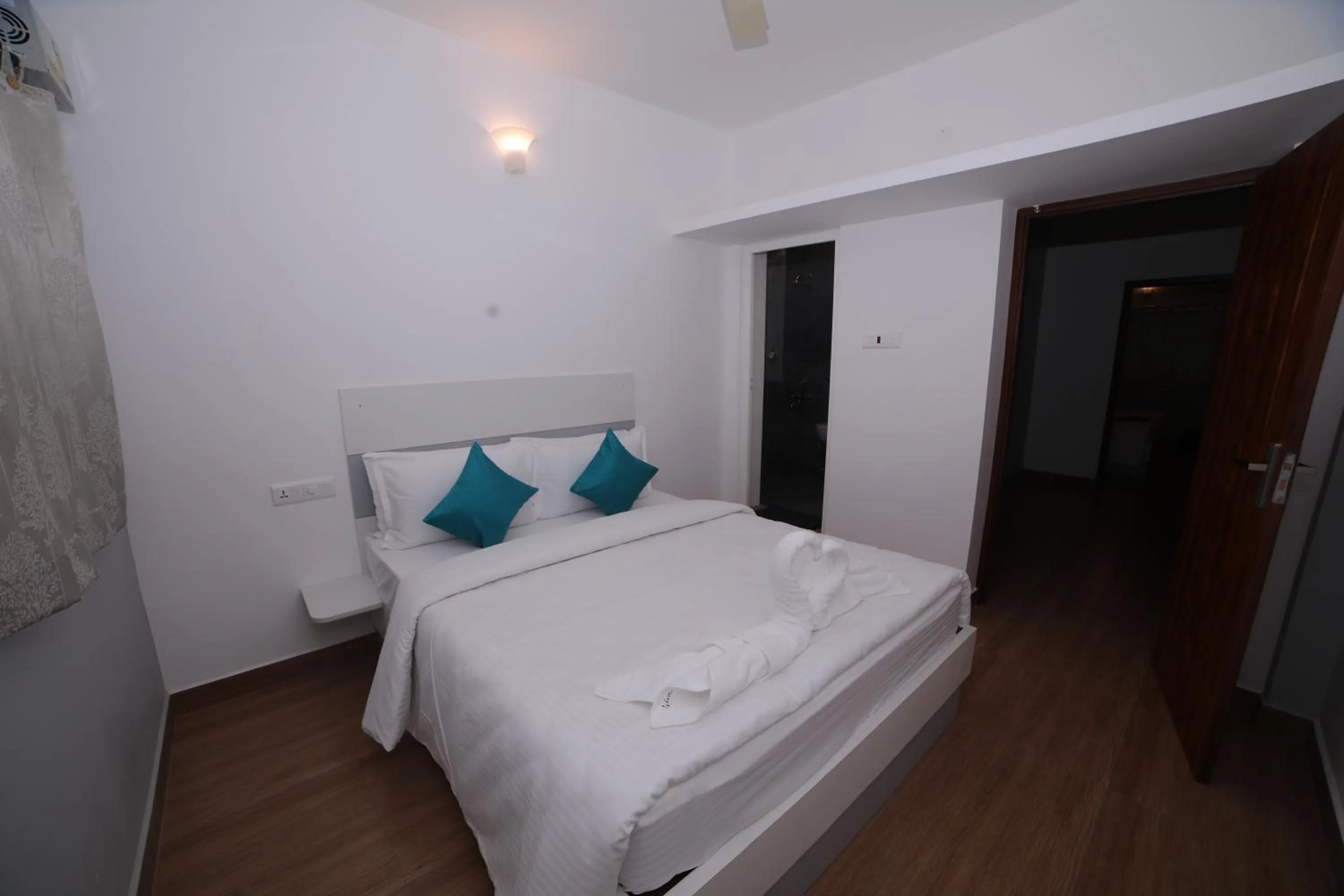 Bedroom, Bed in The Base Inn