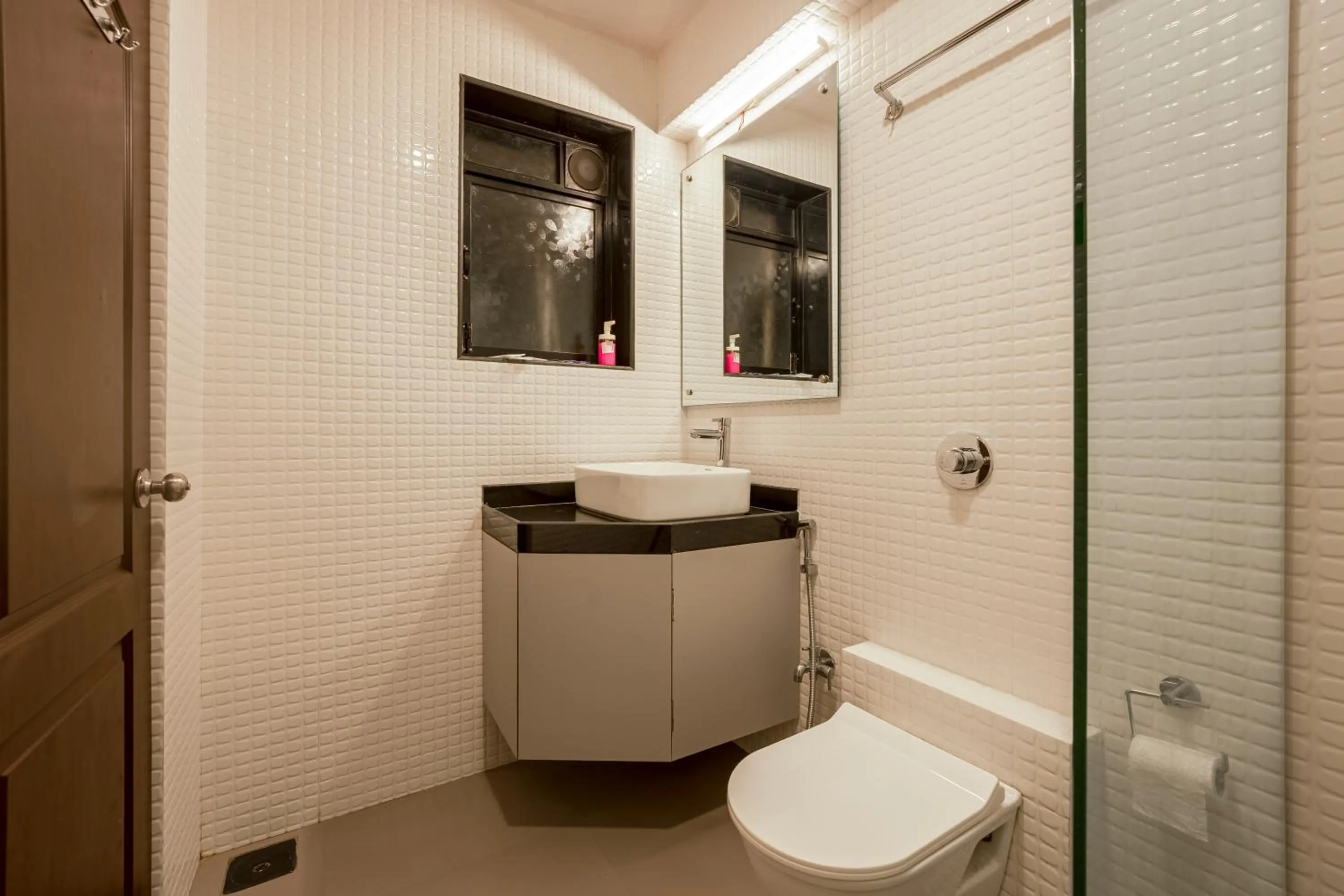 Bathroom in asar Landmark Suites Mumbai International Airport by Orion Hotels