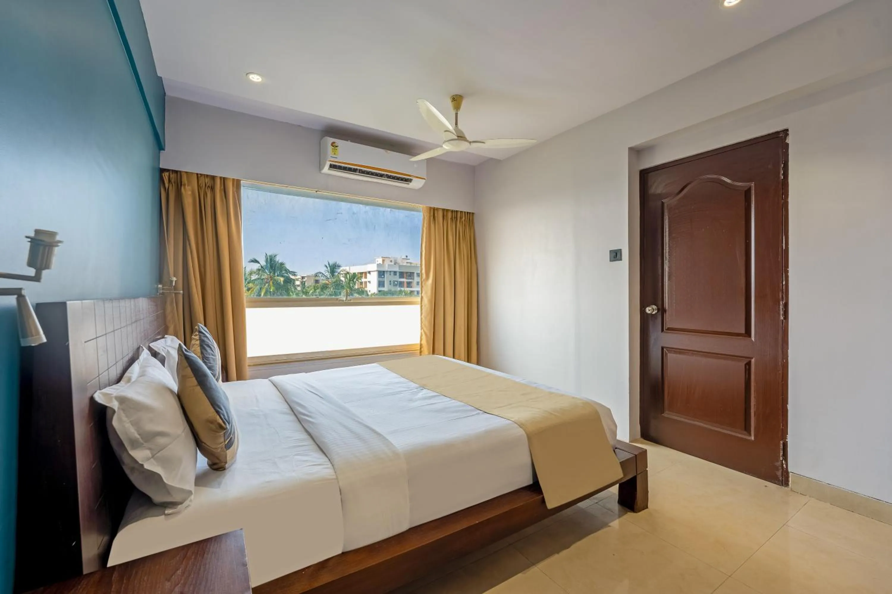 Bed in asar Landmark Suites Mumbai International Airport by Orion Hotels