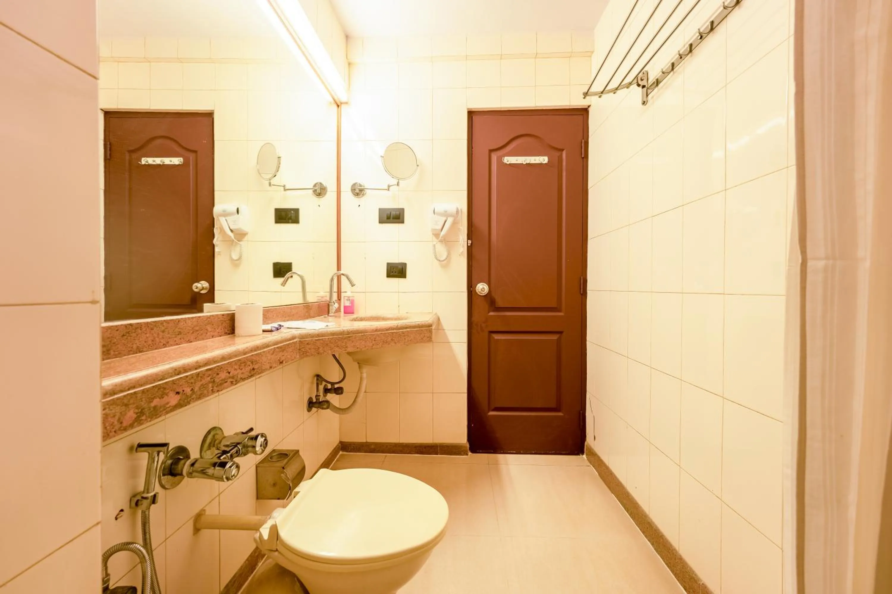 Bathroom in asar Landmark Suites Mumbai International Airport by Orion Hotels