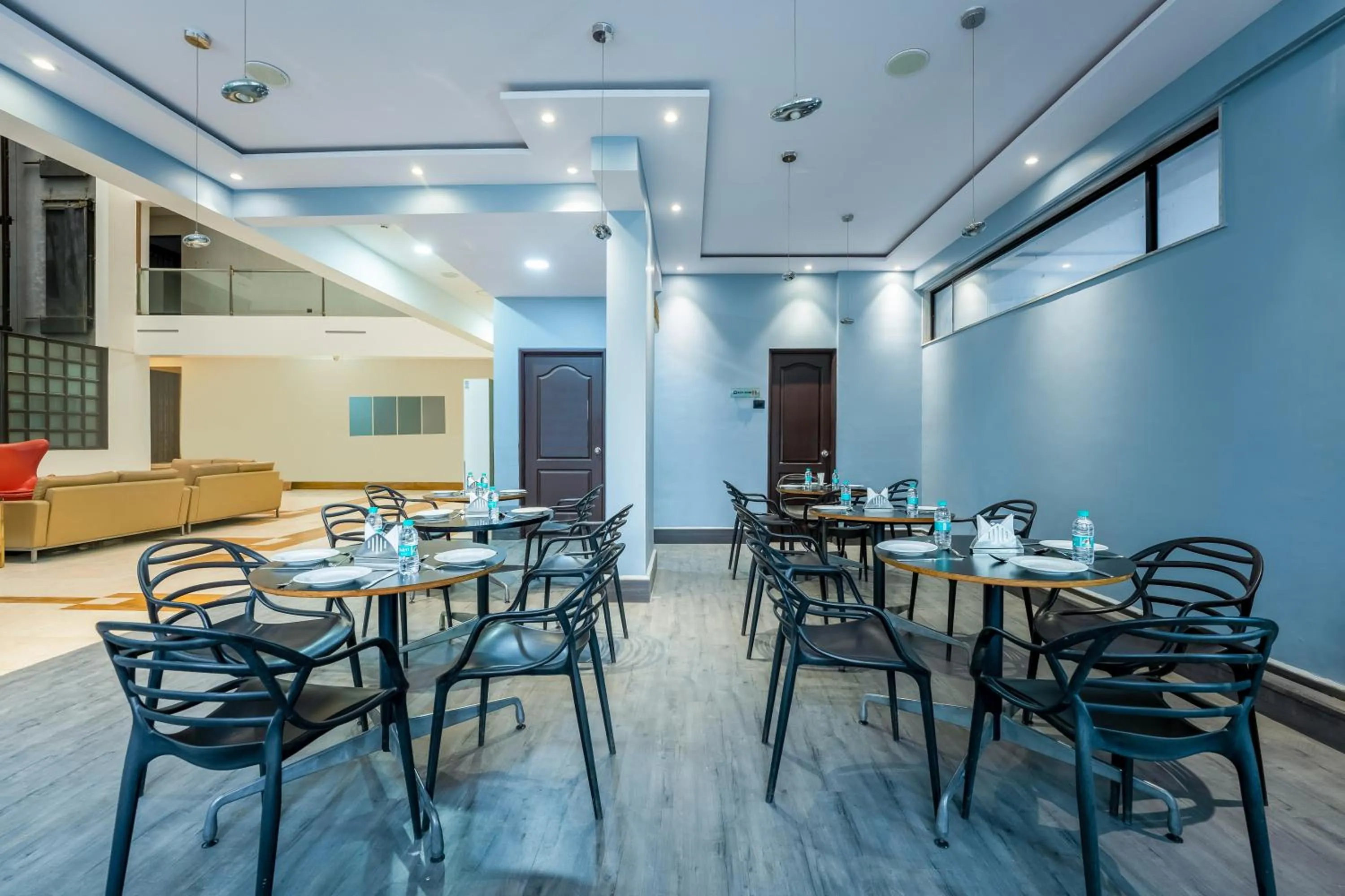 Restaurant/places to eat in asar Landmark Suites Mumbai International Airport by Orion Hotels