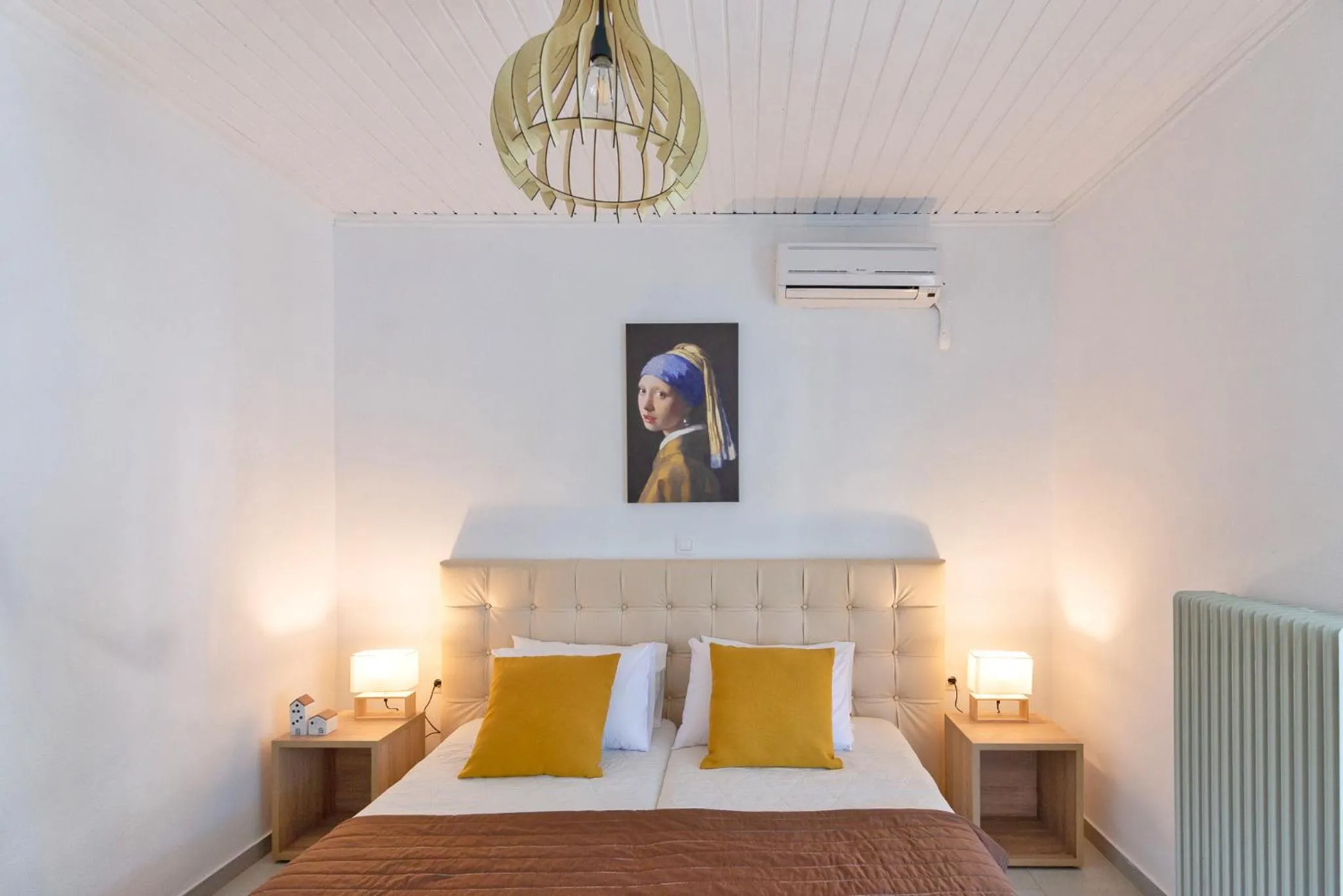 Photo of the whole room, Bed in Zografia