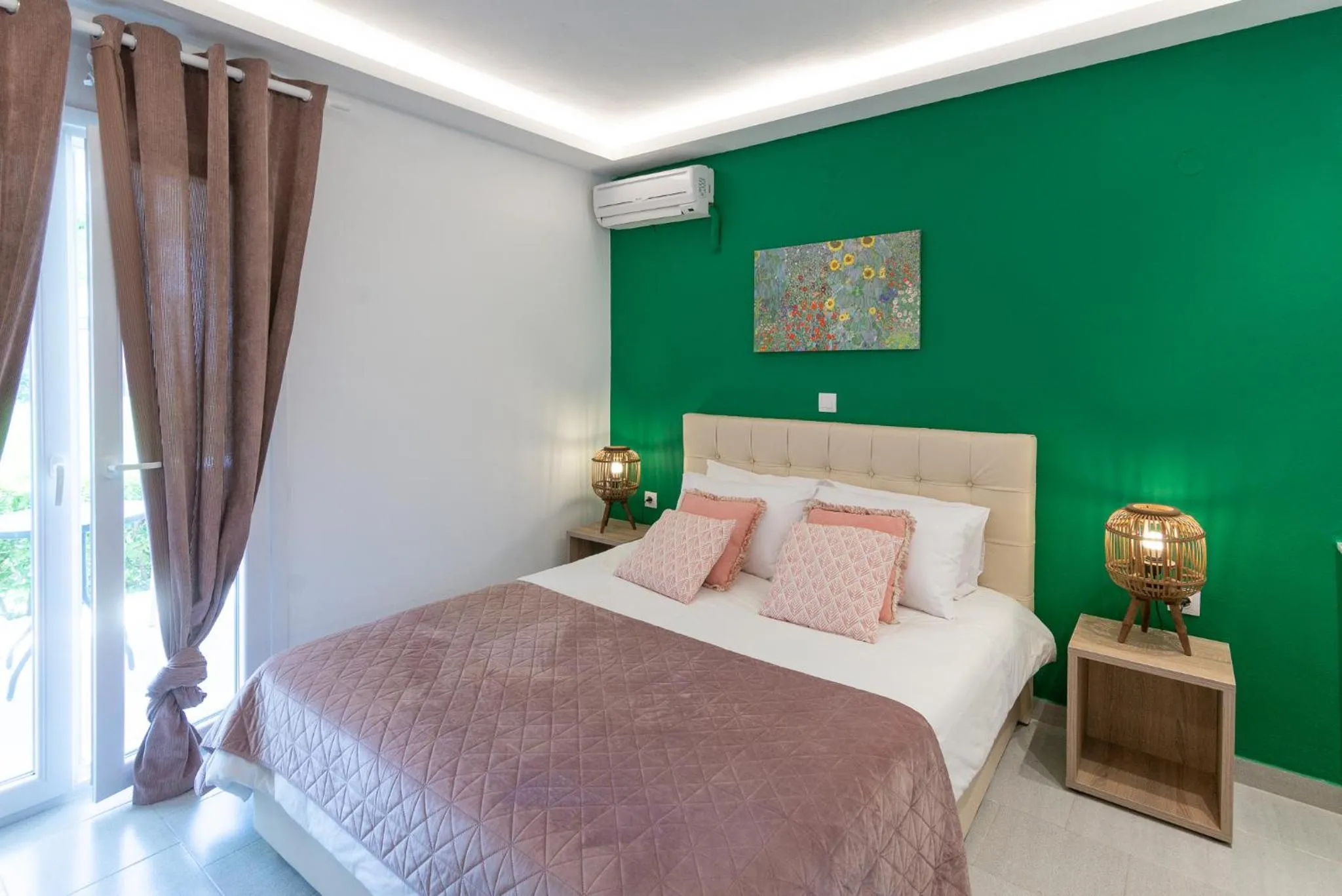 Bedroom, Bed in Zografia