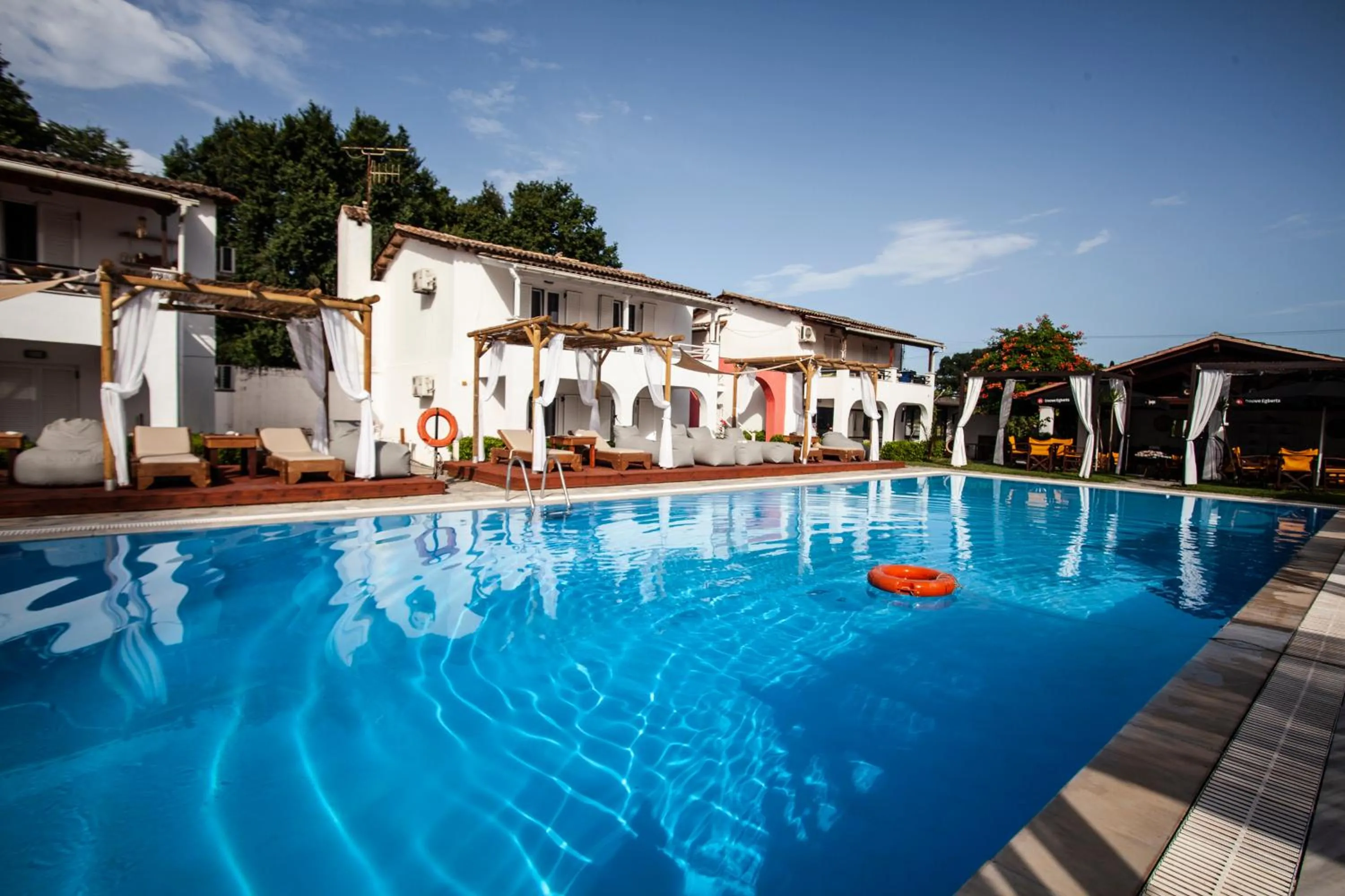 Swimming pool in Zografia