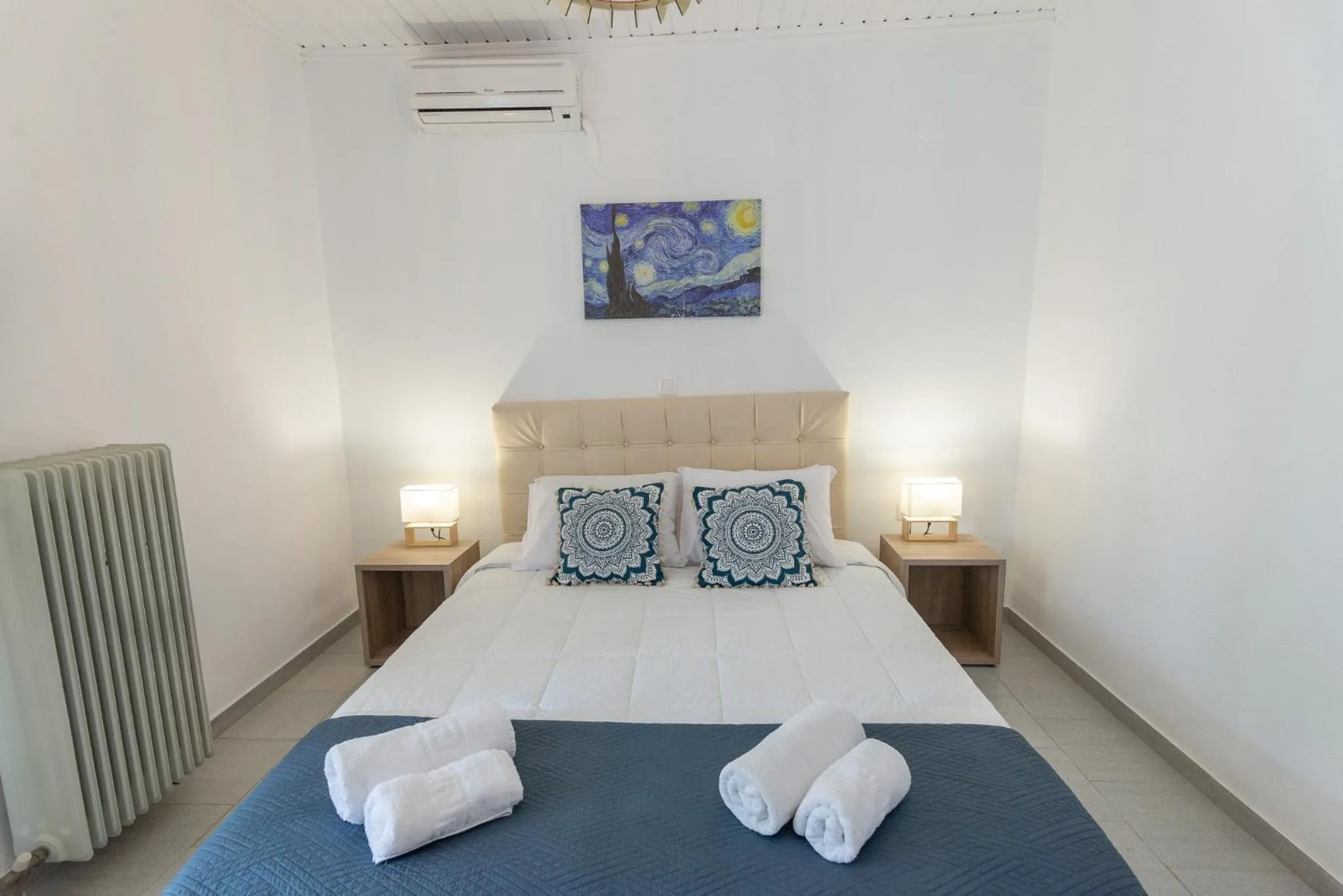 Bedroom, Bed in Zografia