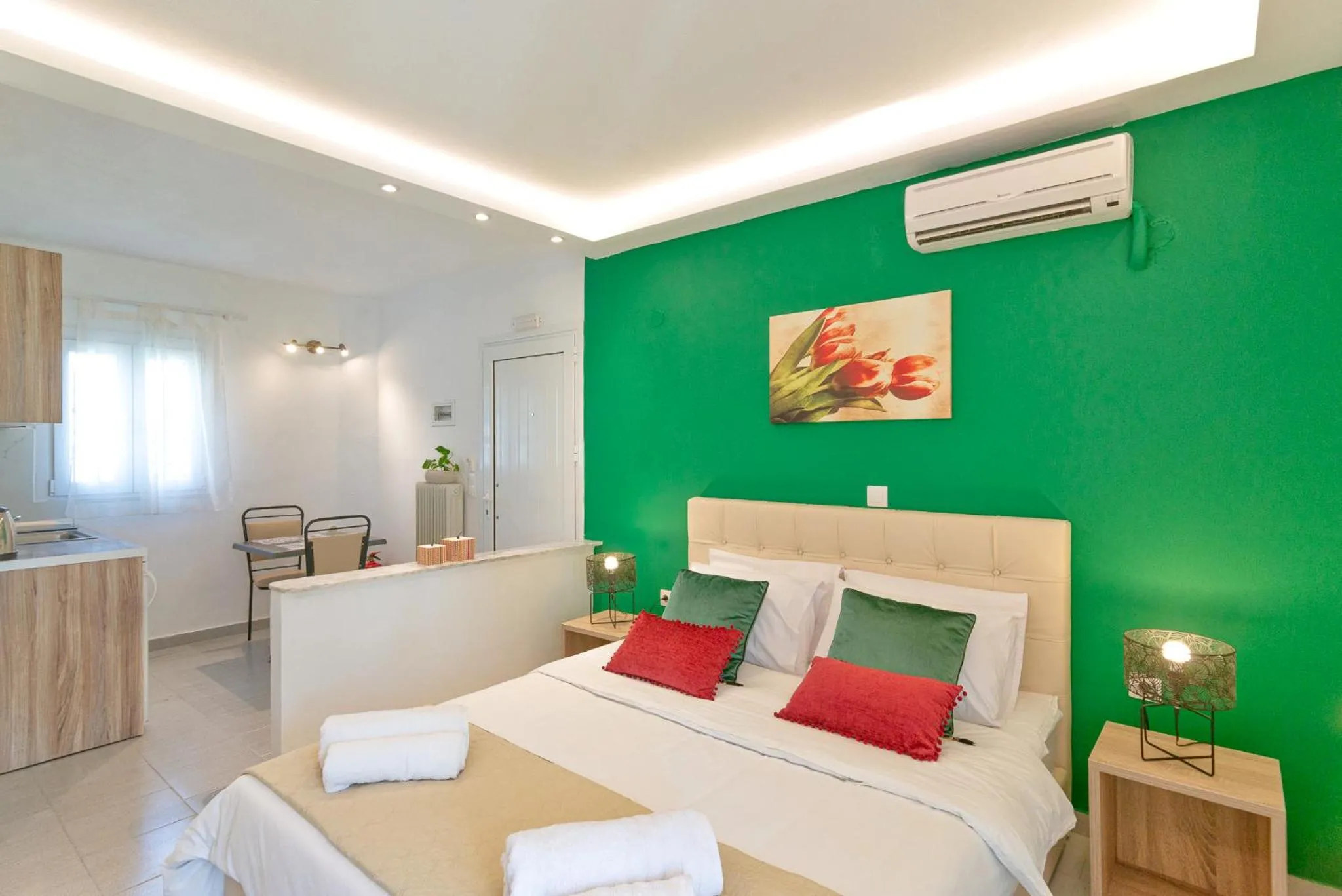 Photo of the whole room, Bed in Zografia