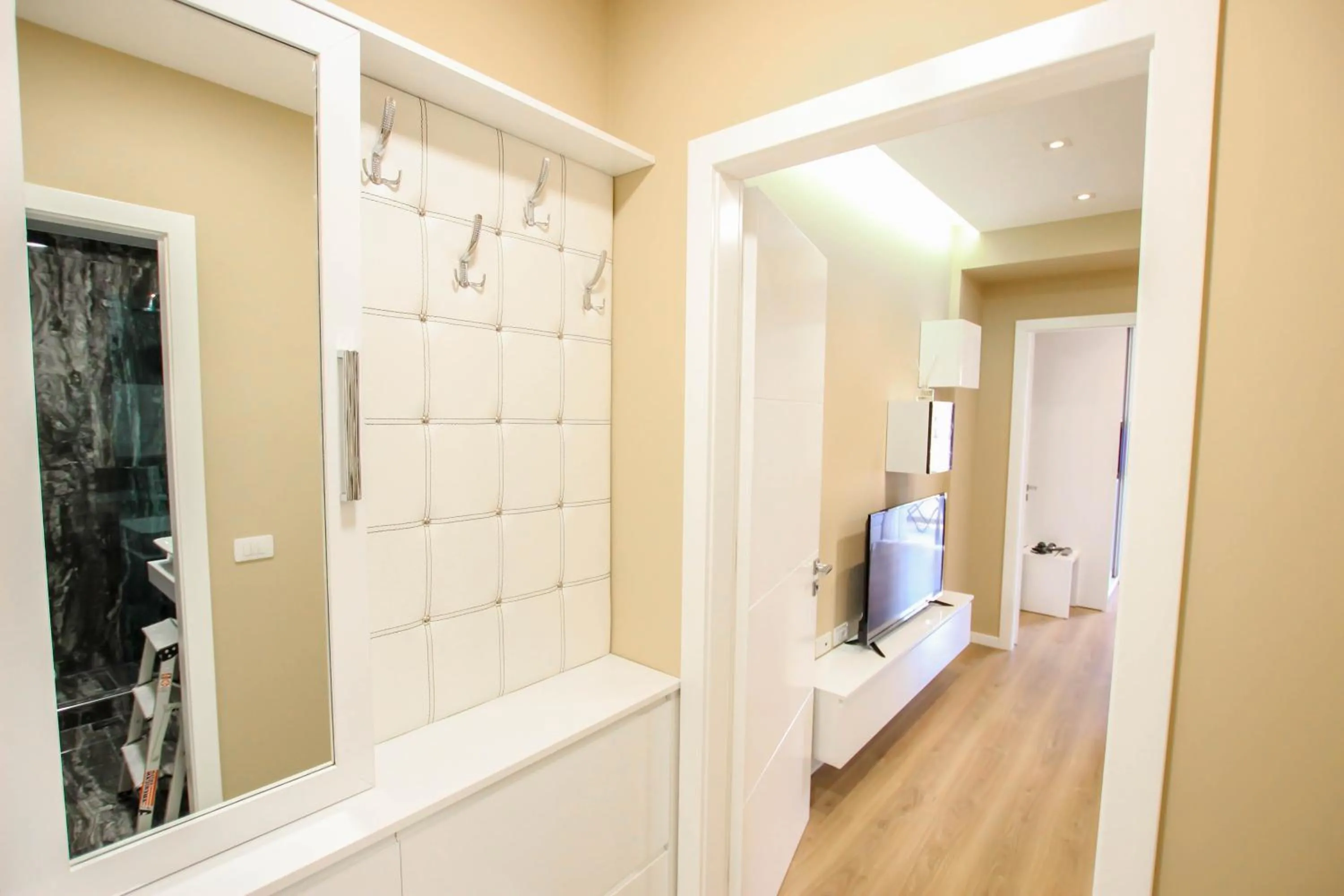 Entertainment, Bed in Brilant Luxury Apartment