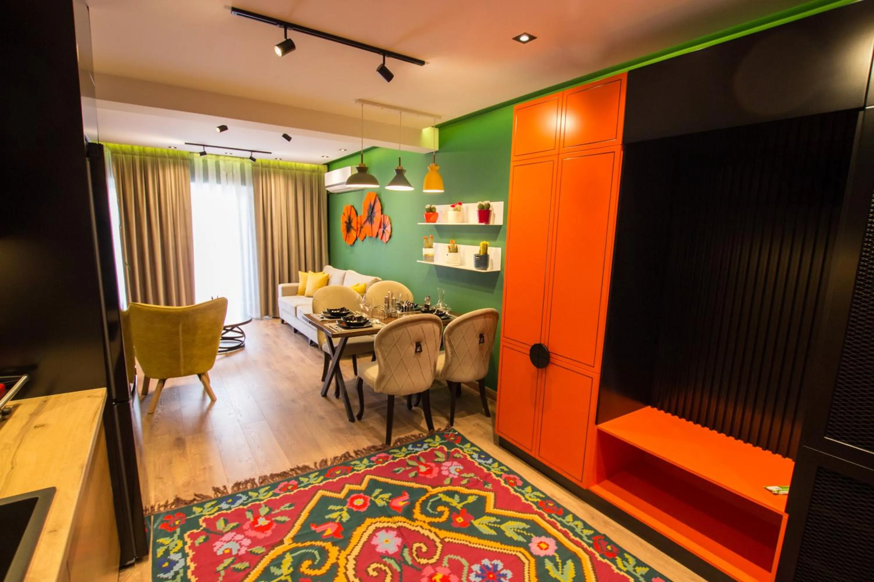 TV and multimedia in Brilant Luxury Apartment