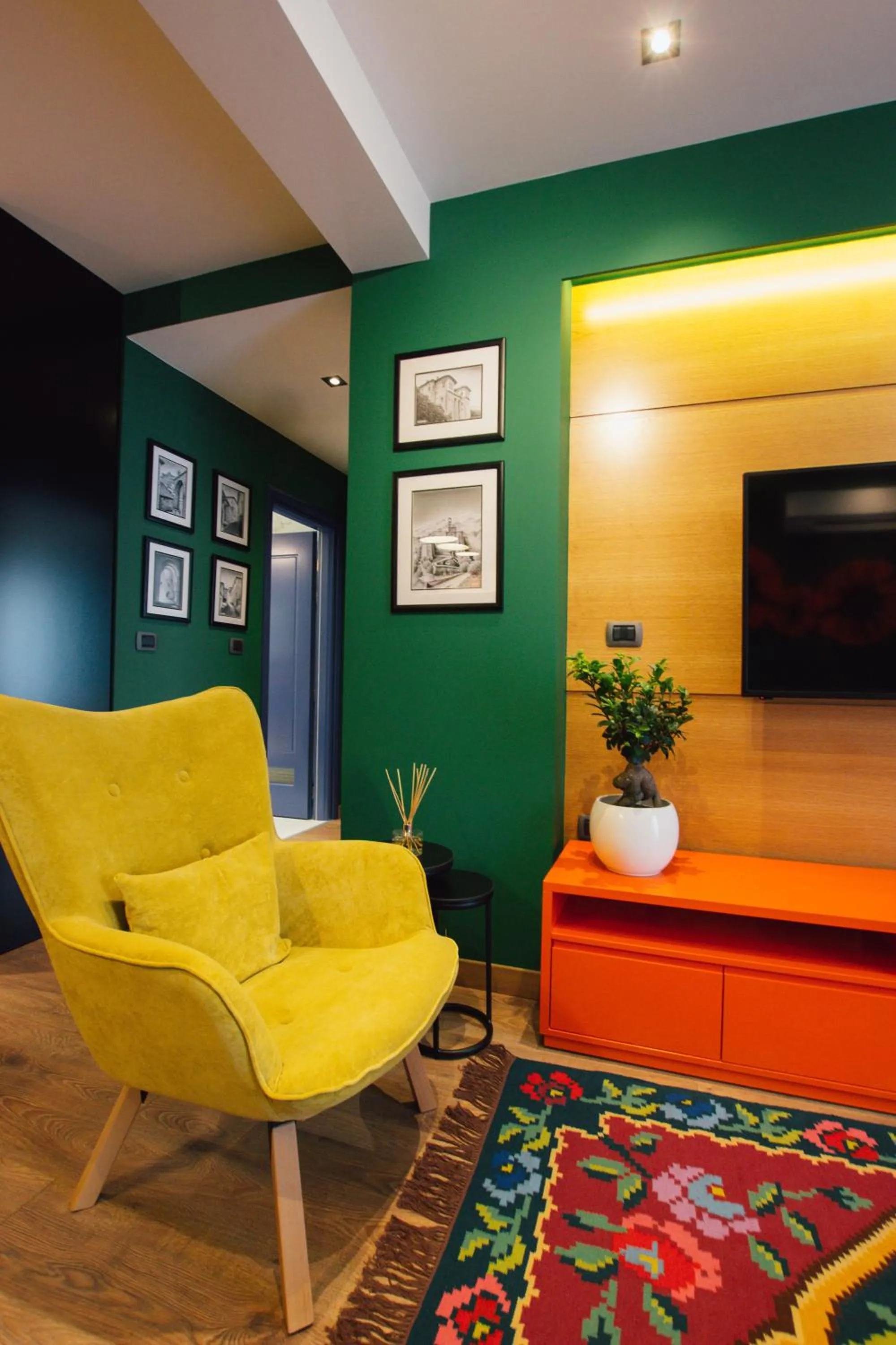 TV and multimedia in Brilant Luxury Apartment