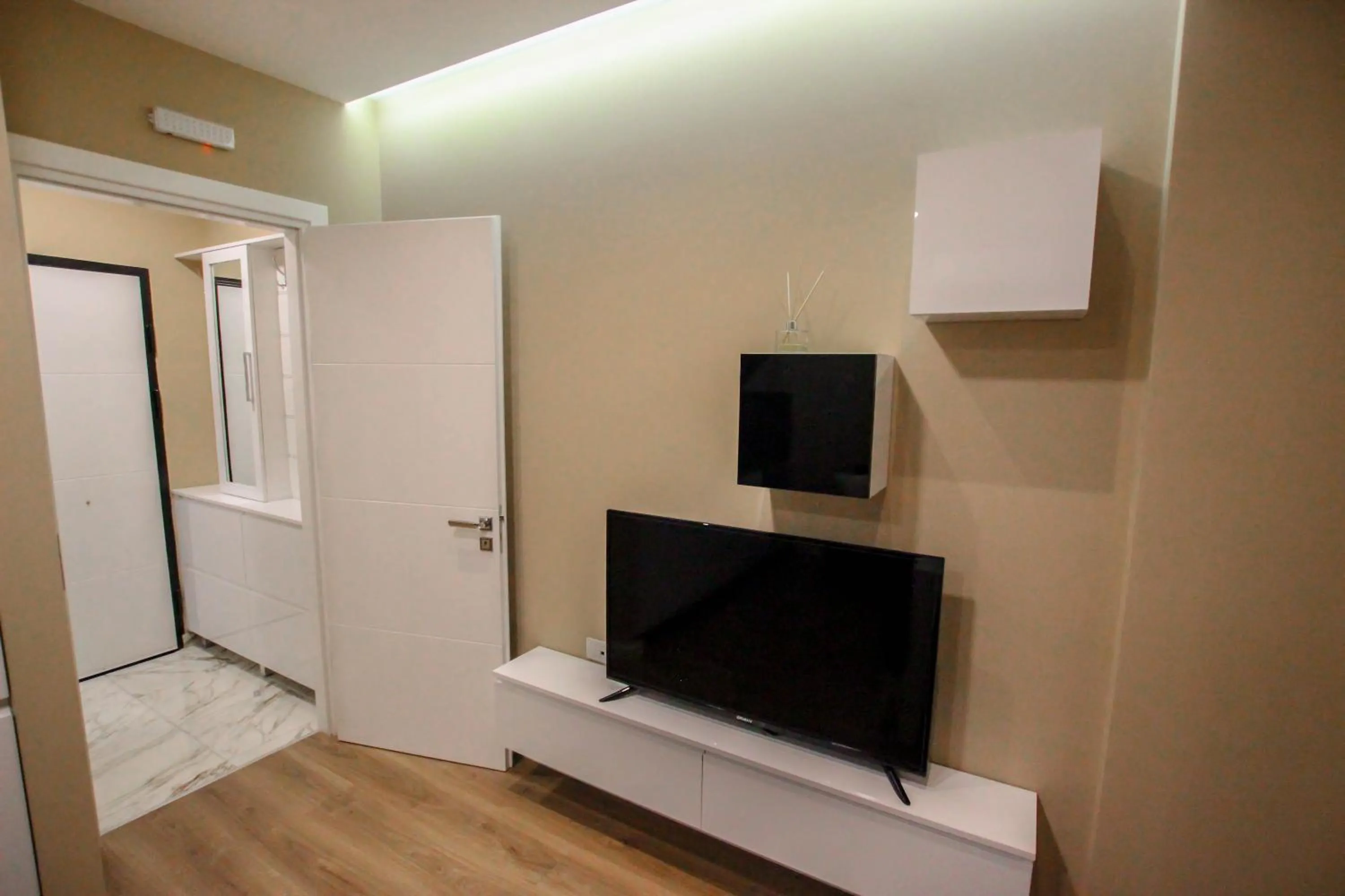 TV and multimedia in Brilant Luxury Apartment