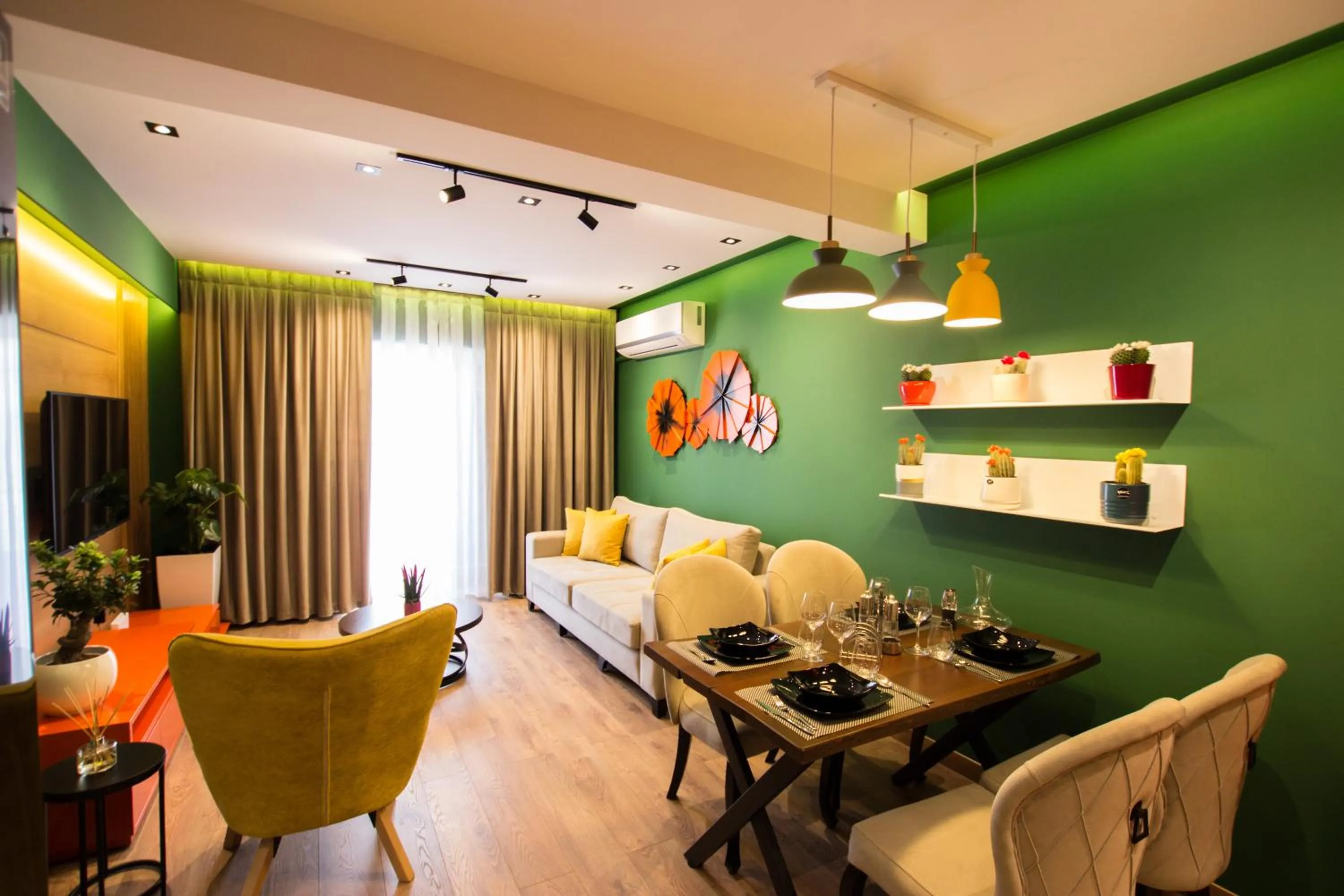 TV and multimedia in Brilant Luxury Apartment