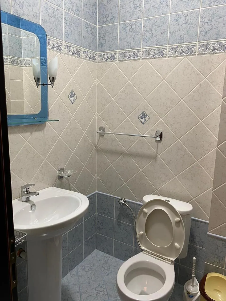 Shower in Brilant Luxury Apartment
