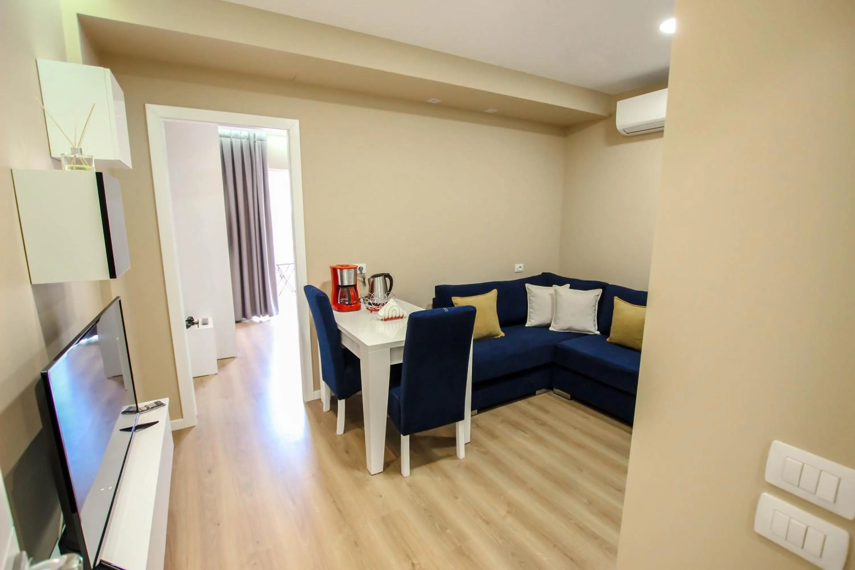 Communal lounge/ TV room in Brilant Luxury Apartment